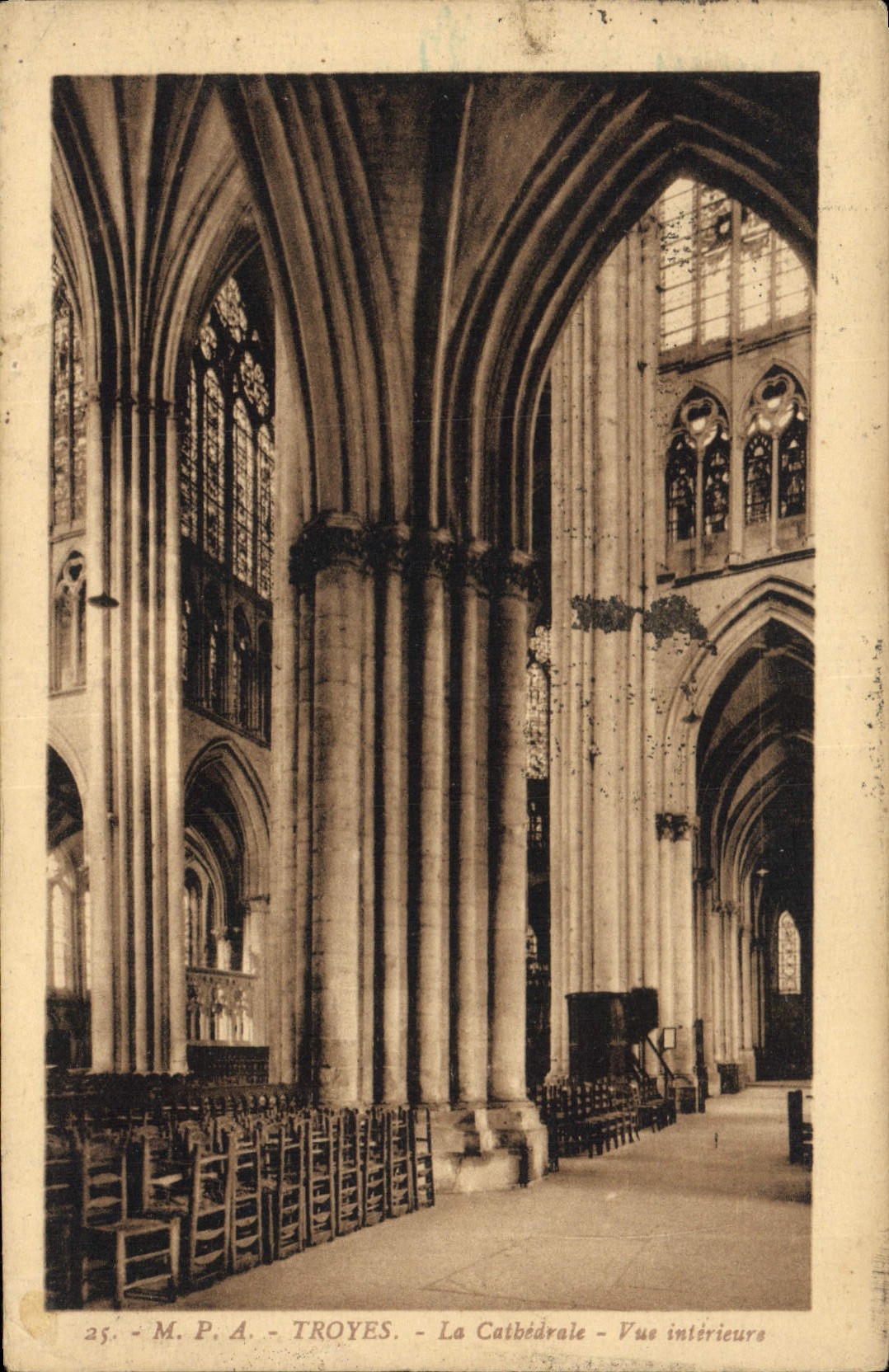 CPA Troyes La Cathedrale Vue Interieure 