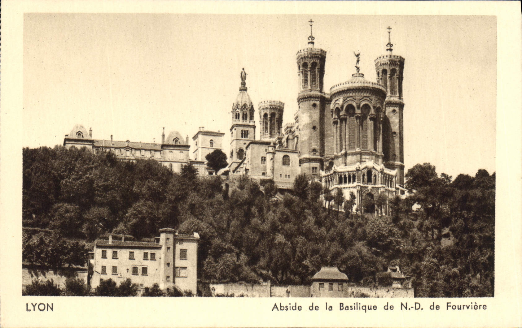 CPA Lyon Abside de la Basilique de N D de Fourviere