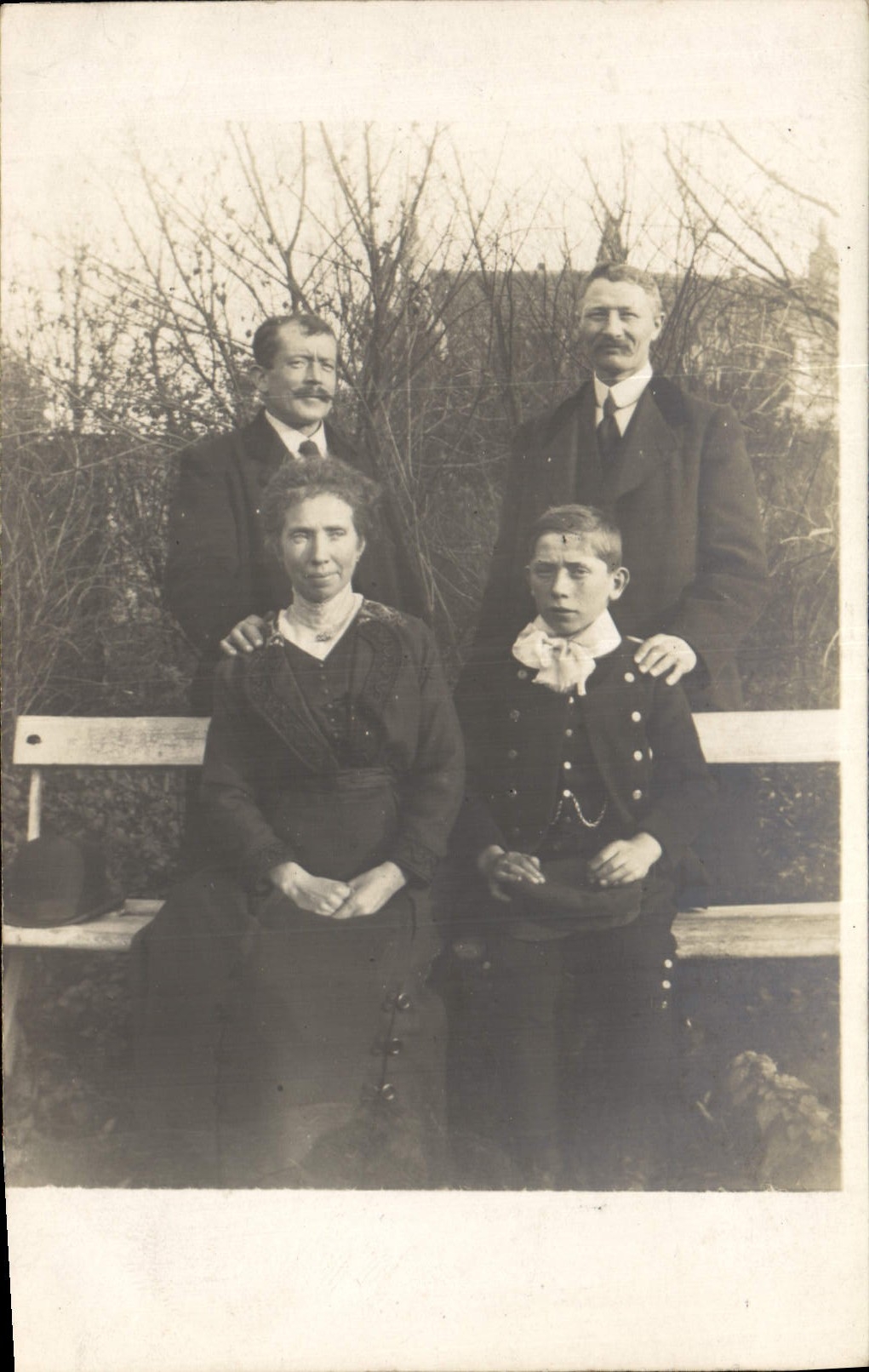 CARTE PHOTO Personnages