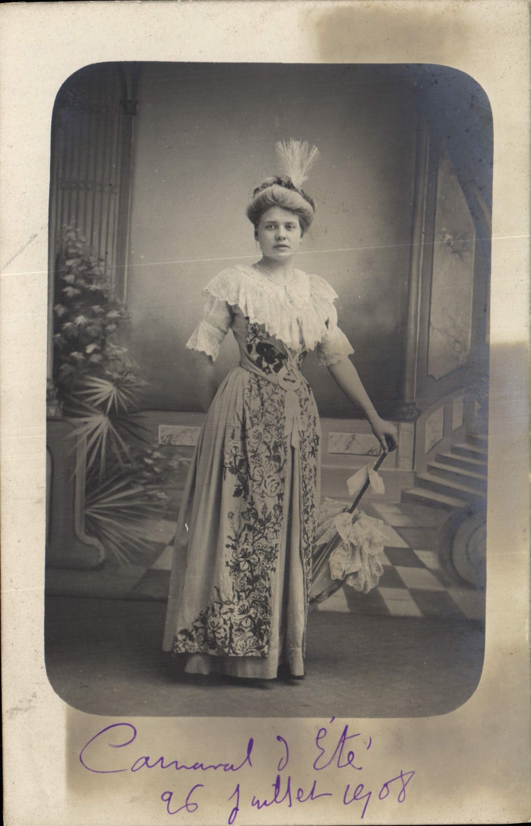 CARTE PHOTO Femme Carnaval d'ete