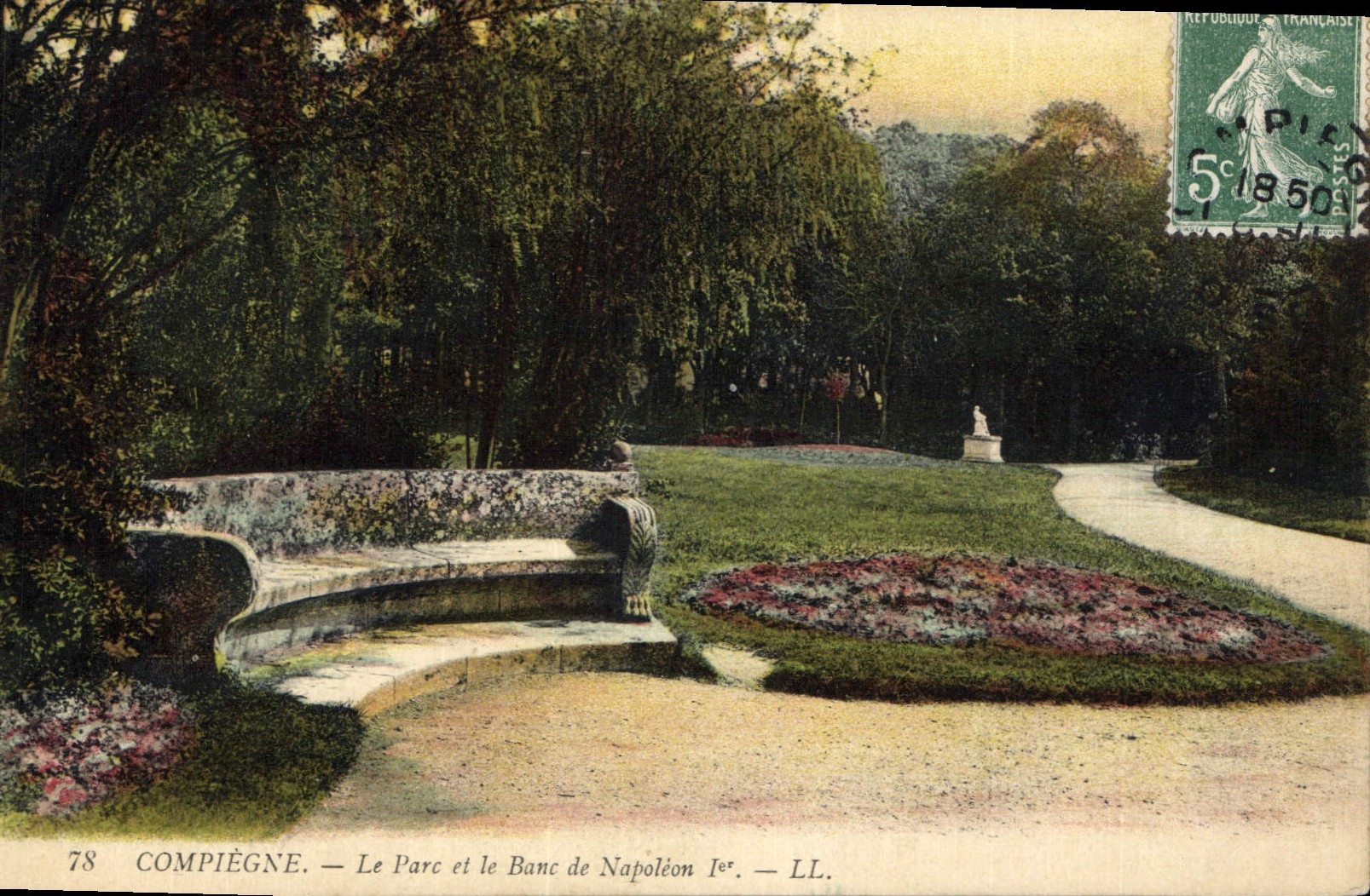 CPA Compiegne Le Parc et le Banc de Napoleon 