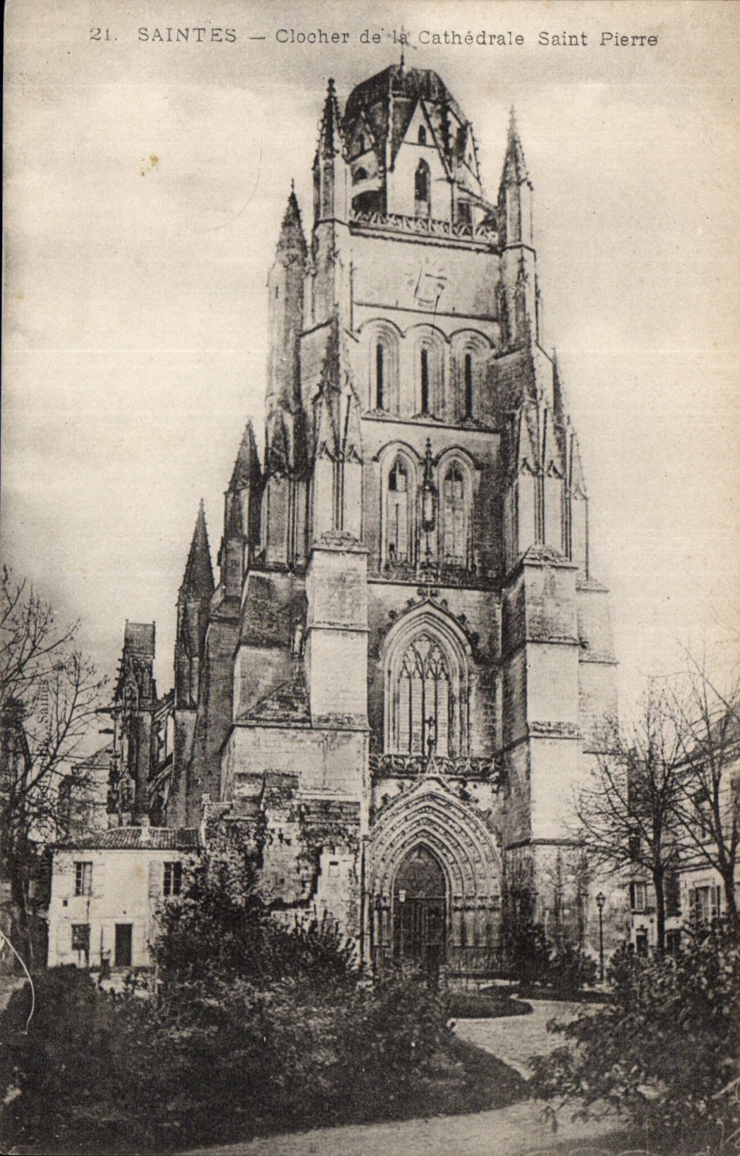 CPA Saintes Clocher de la Cathedrale Saint Pierre