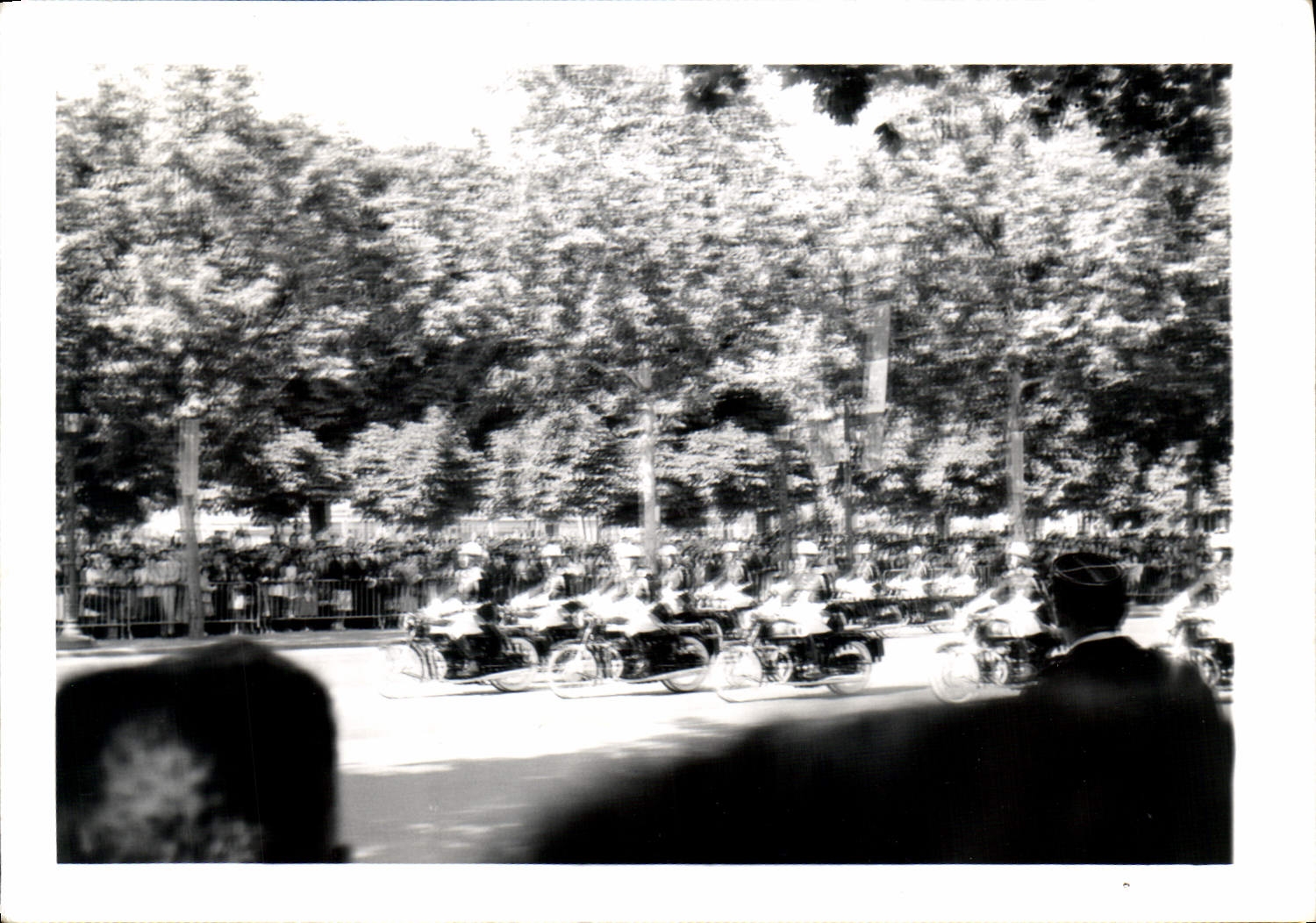 Photo Defile Paris Champs Elysees Militaria Moto