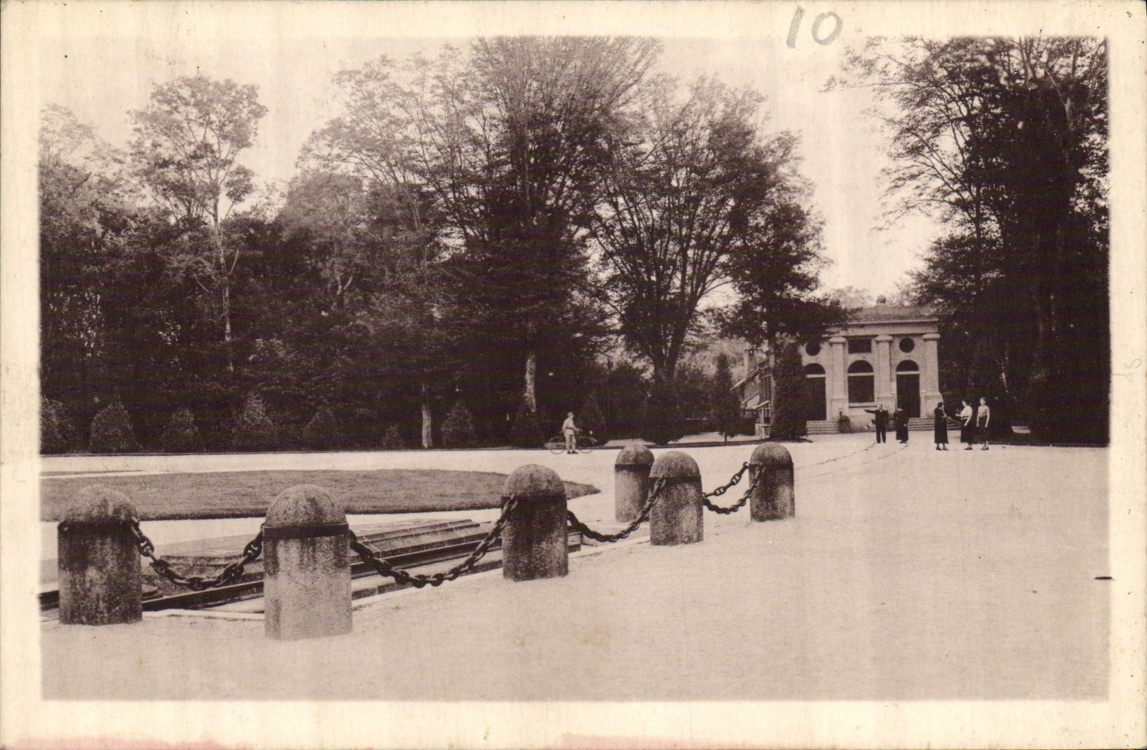 CPA Foret de Compiegne Emplacement du Wagon du Marechal Foch et Abri du Wagon 