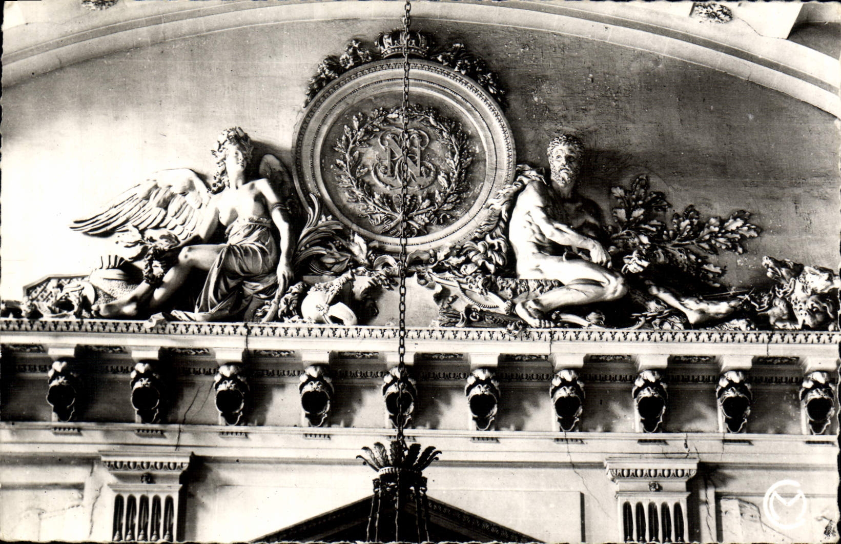 CPA La Palais de Compiegne Oise Tympan de la Salle des Gardes Sculpture de Nicolas Beauvallet 