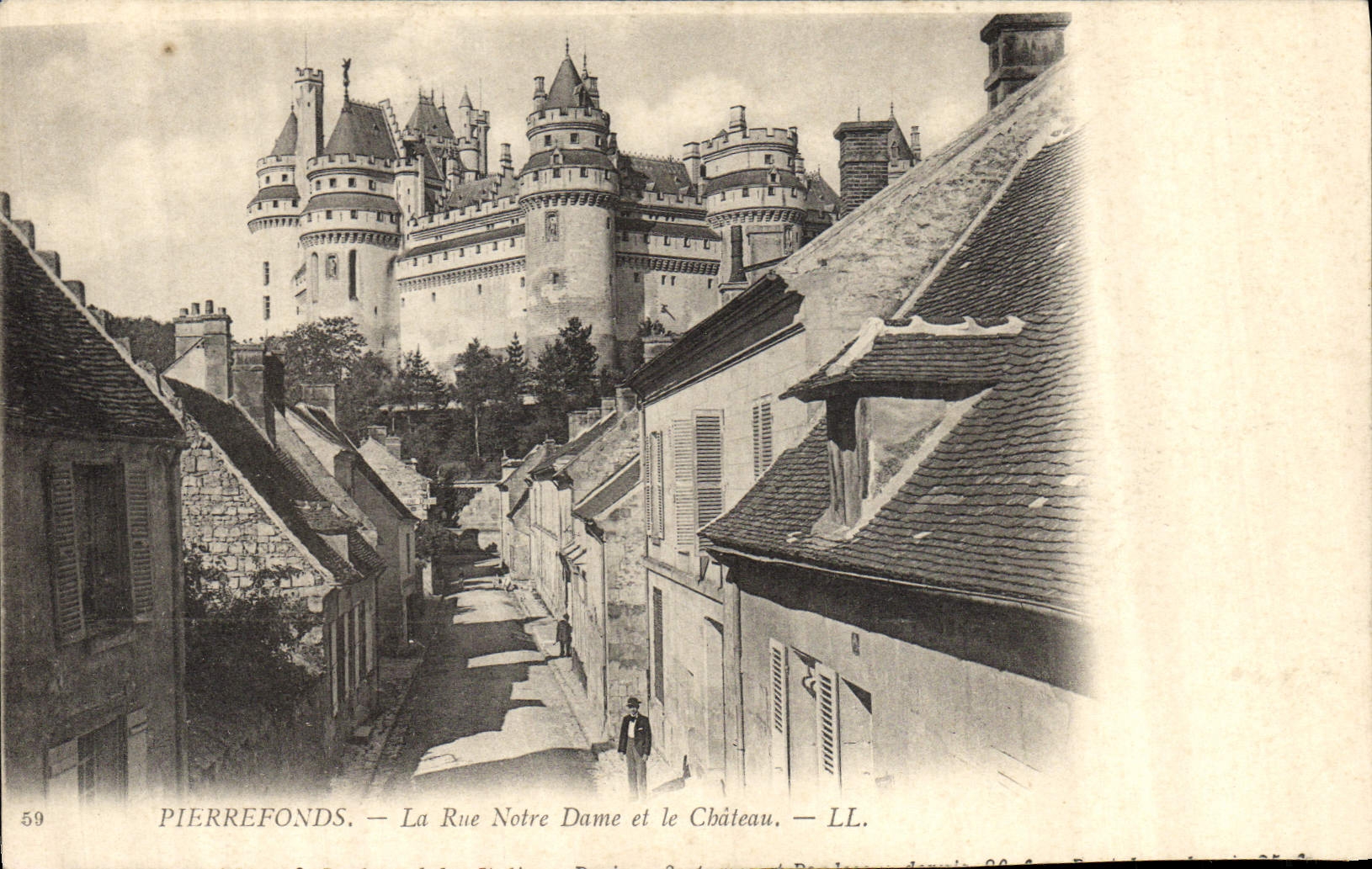 CPA Pierrefonds La Rue Notre Dame et le Chateau 