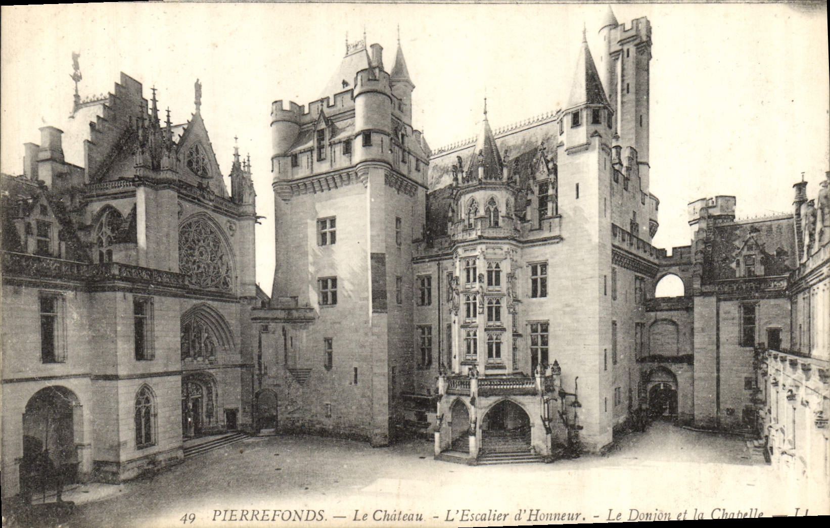 CPA Pierrefonds Le Chateau L'Escalier d'Honneur 