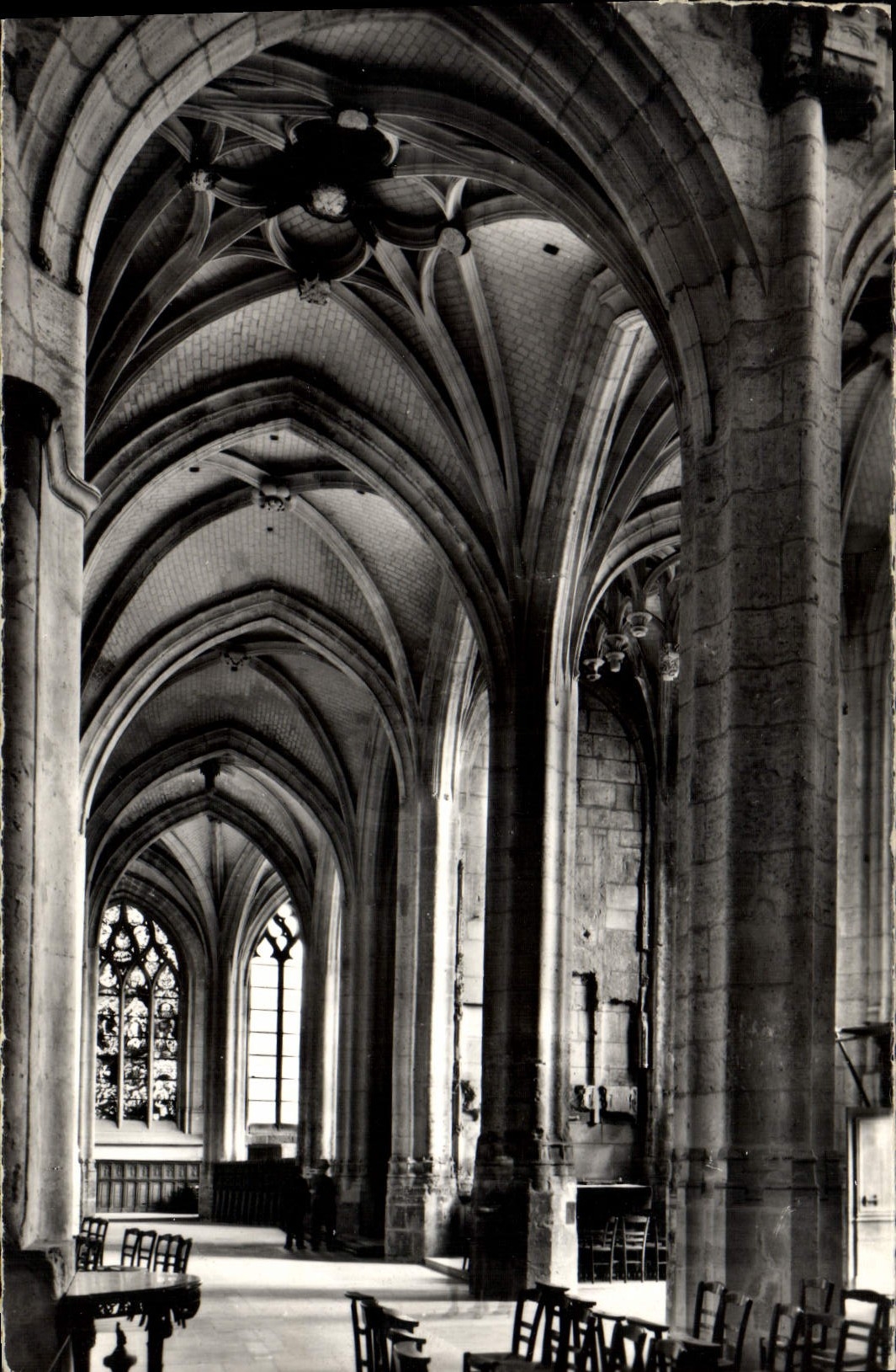CPA Beauvais L'Eglise St Etienne 
