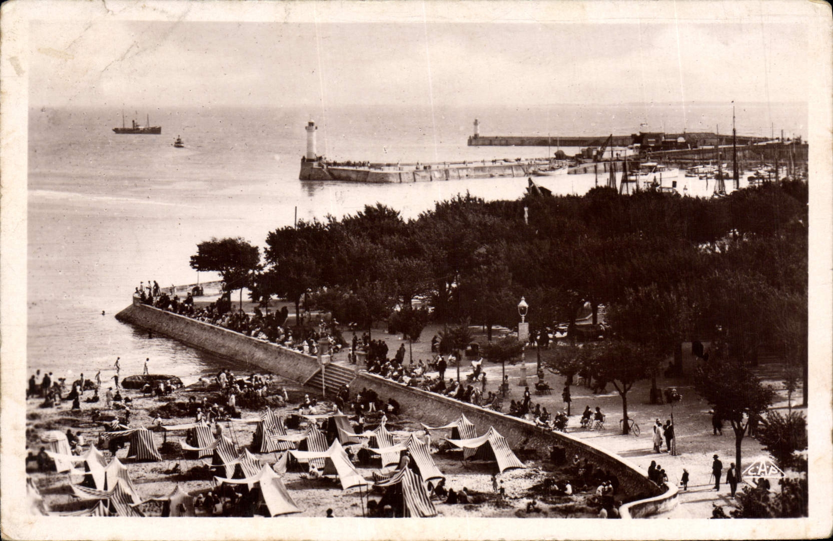 CPA Royan Le Square Botton et les deux Jetees 