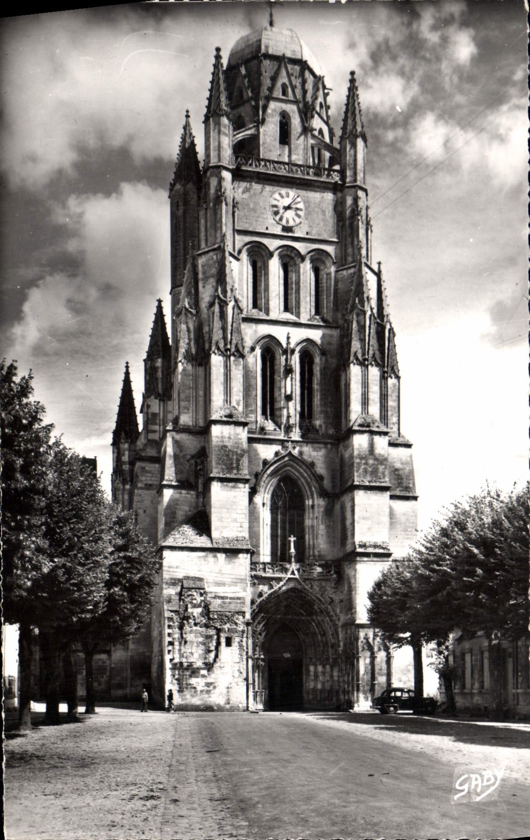 CPA Saintes Ch Mme Cathedrale Saint Pierre Monument Historique