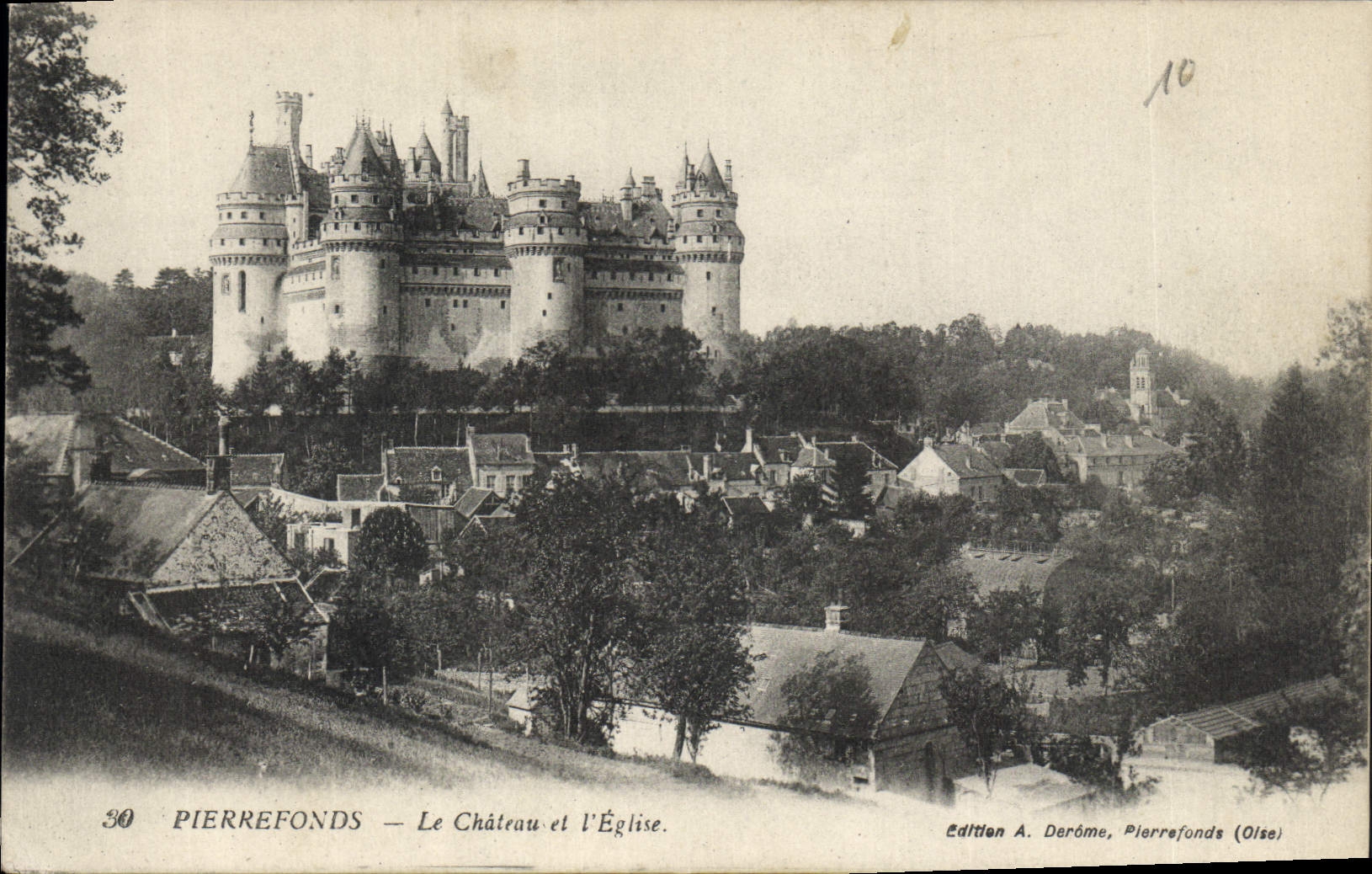 CPA Pierrefonds Le Chateau et l'Eglise 