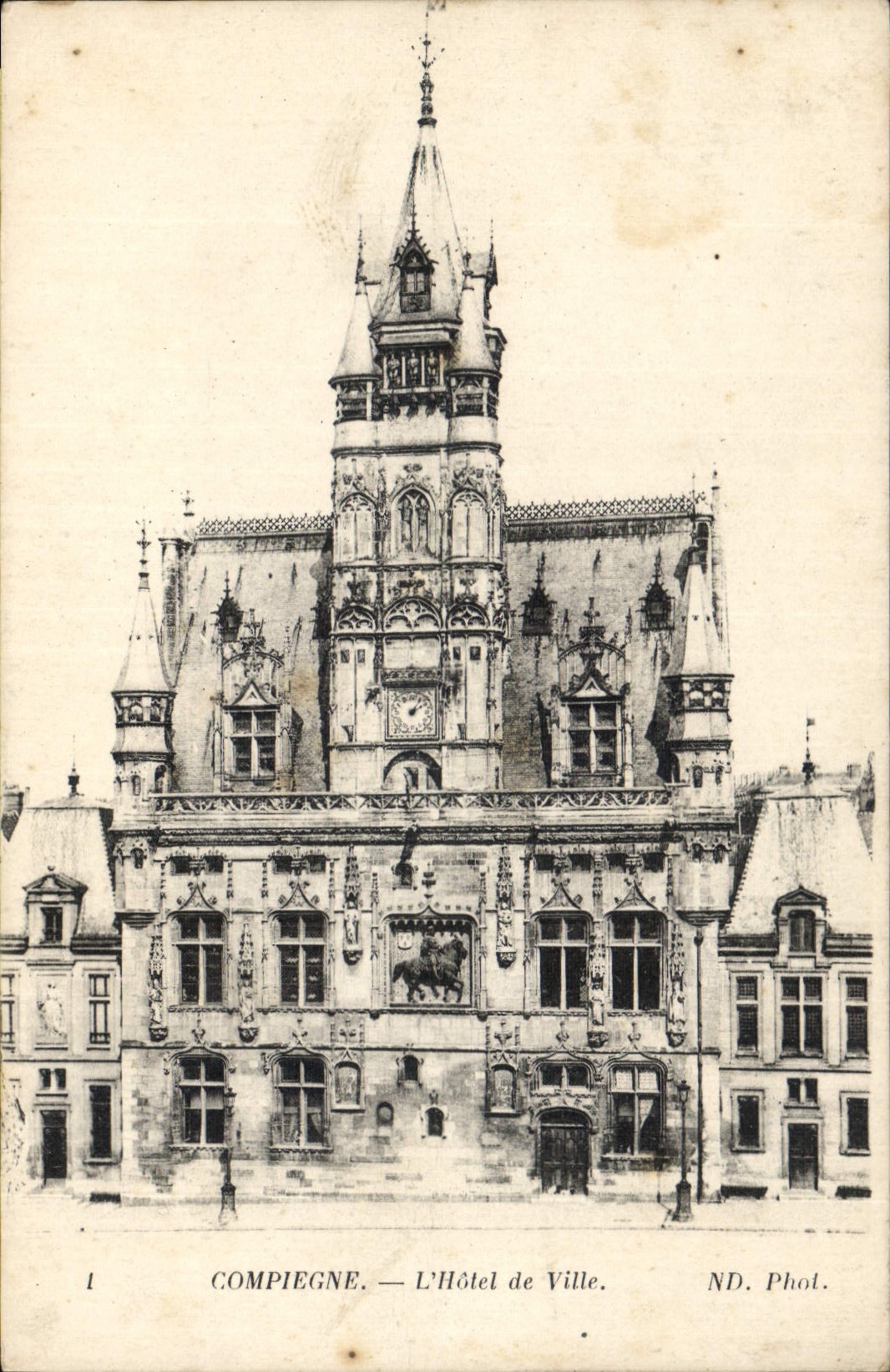 CPA Compiegne L'Hotel de Ville 