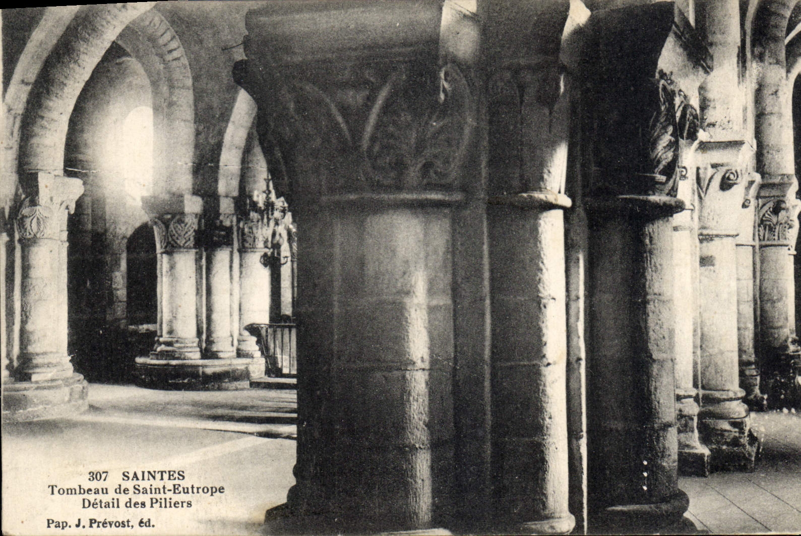 CPA Saintes Tombeau de Saint Eutrope Detail des Piliers