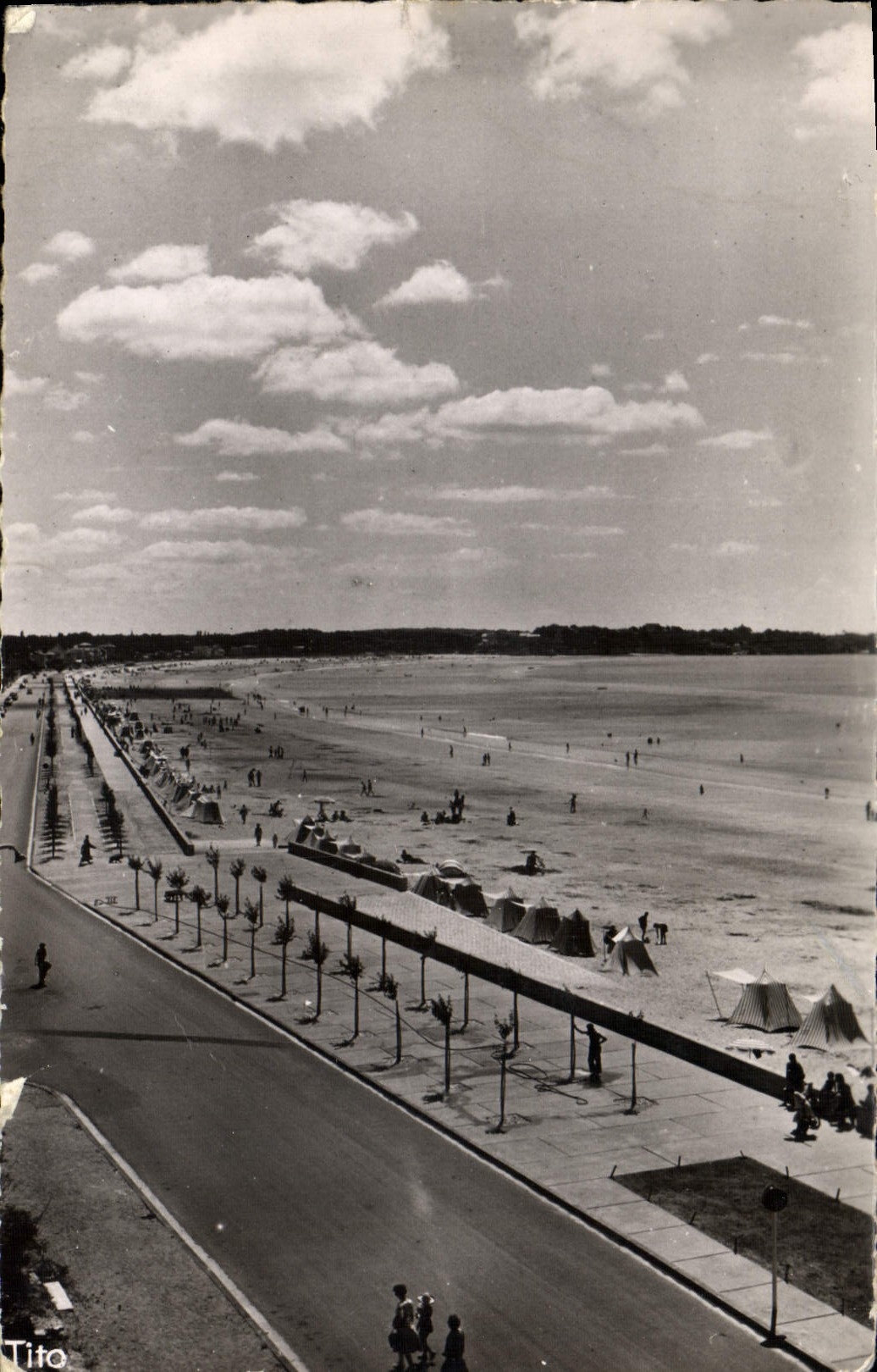 CPM Royan Boulevard F Garnier La Plage 