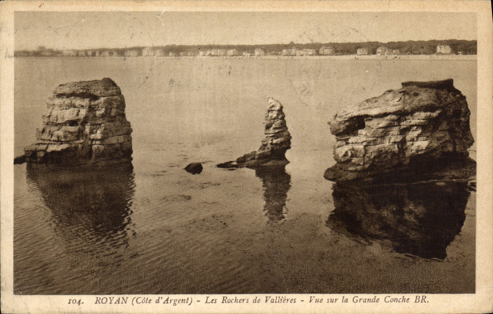 CPA Royan Cote d'Argent Les Rochers de Vallieres Vue sur la Grande Conche