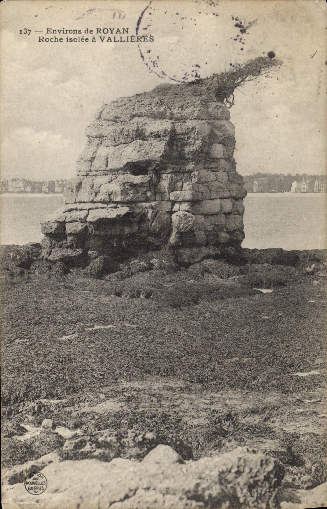 CPA Environs de Royan Roche Isolee a Vallieres