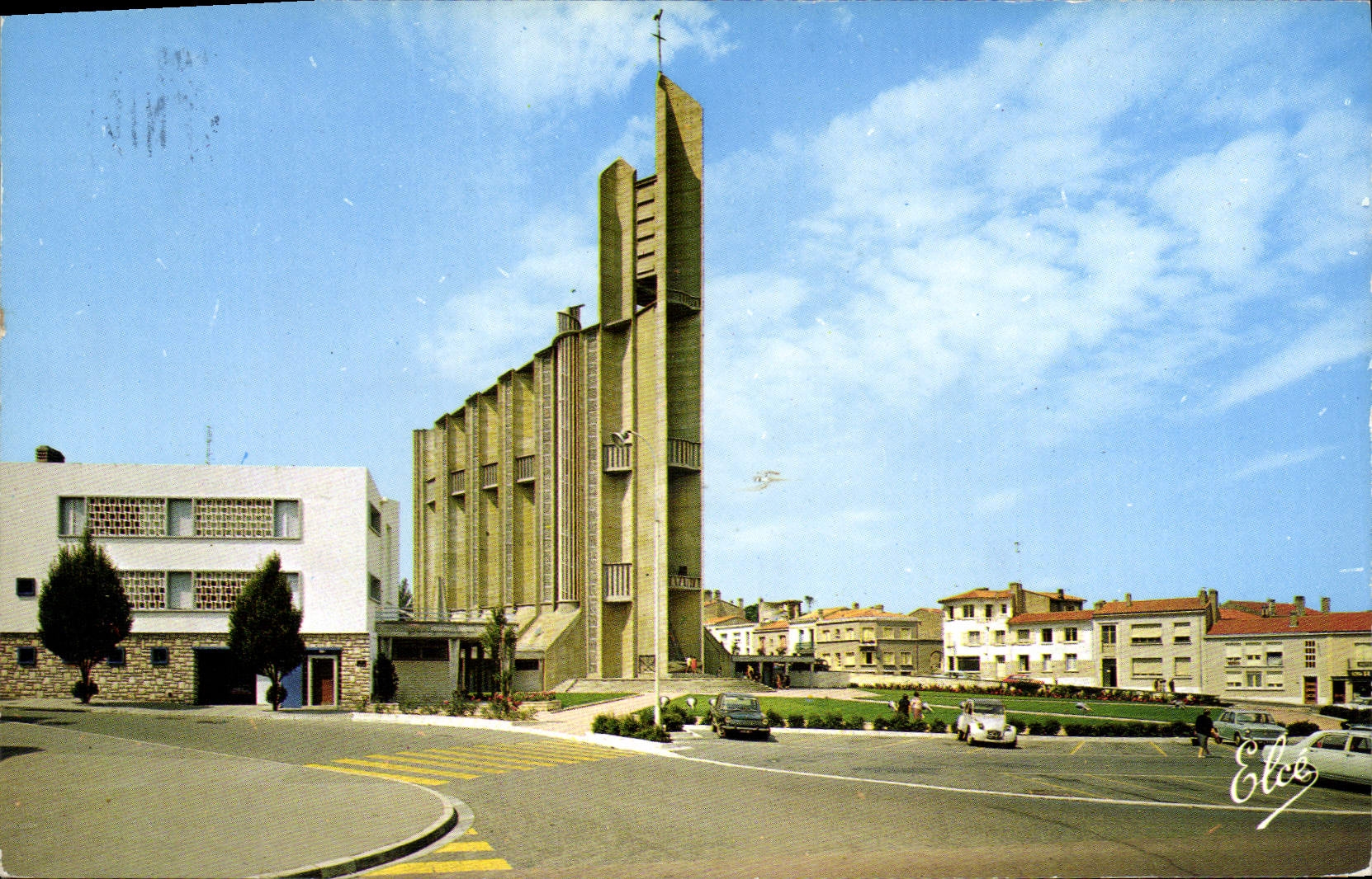 CPM Royan L'Eglise Architecte G Gillet 