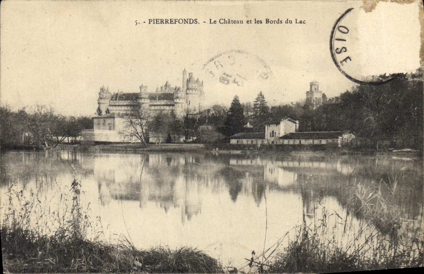 CPA Pierrefonds Le Chateau et les Bords du Lac 