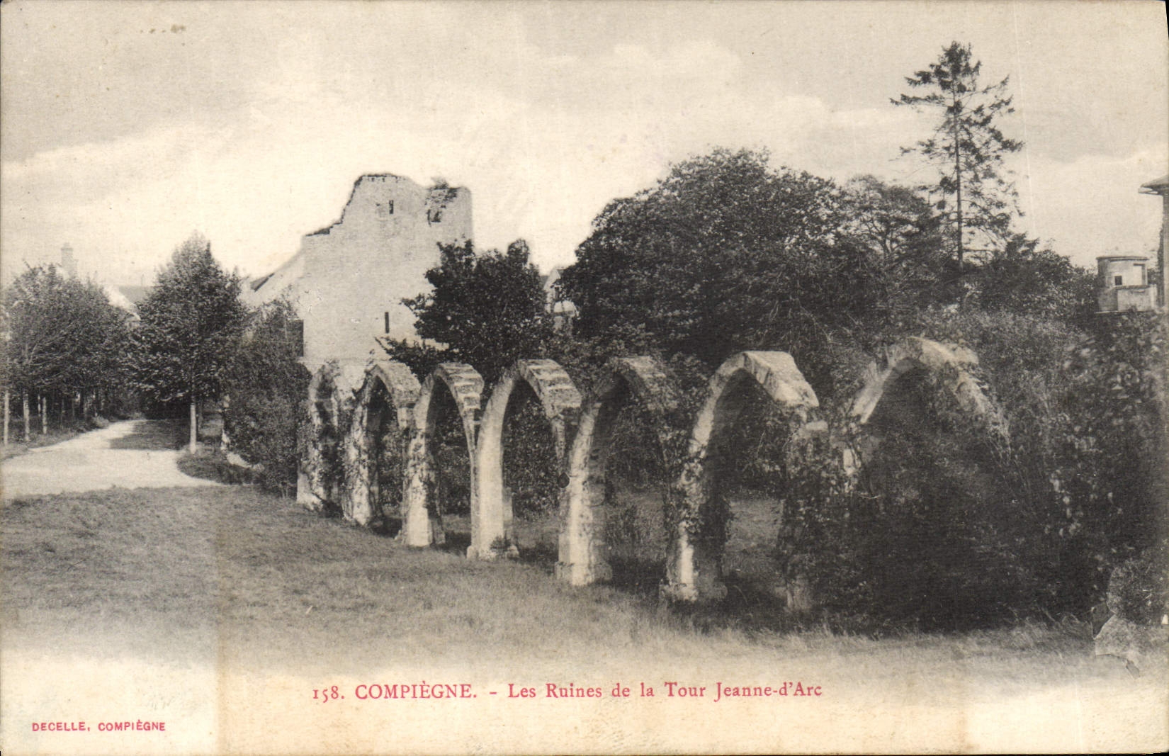 CPA Compiegne Les Ruines de la Tour Jeanne d'Arc 