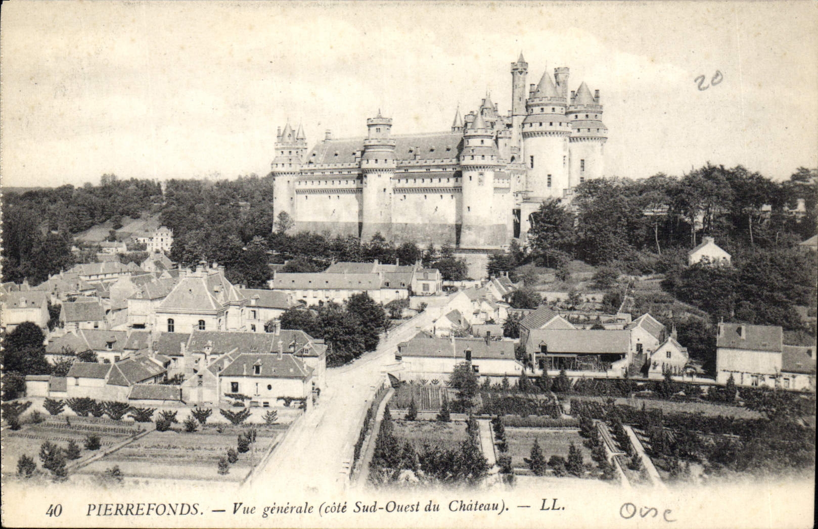 CPA Pierrefonds Vue generale Cote Sud Ouest du Chateau 