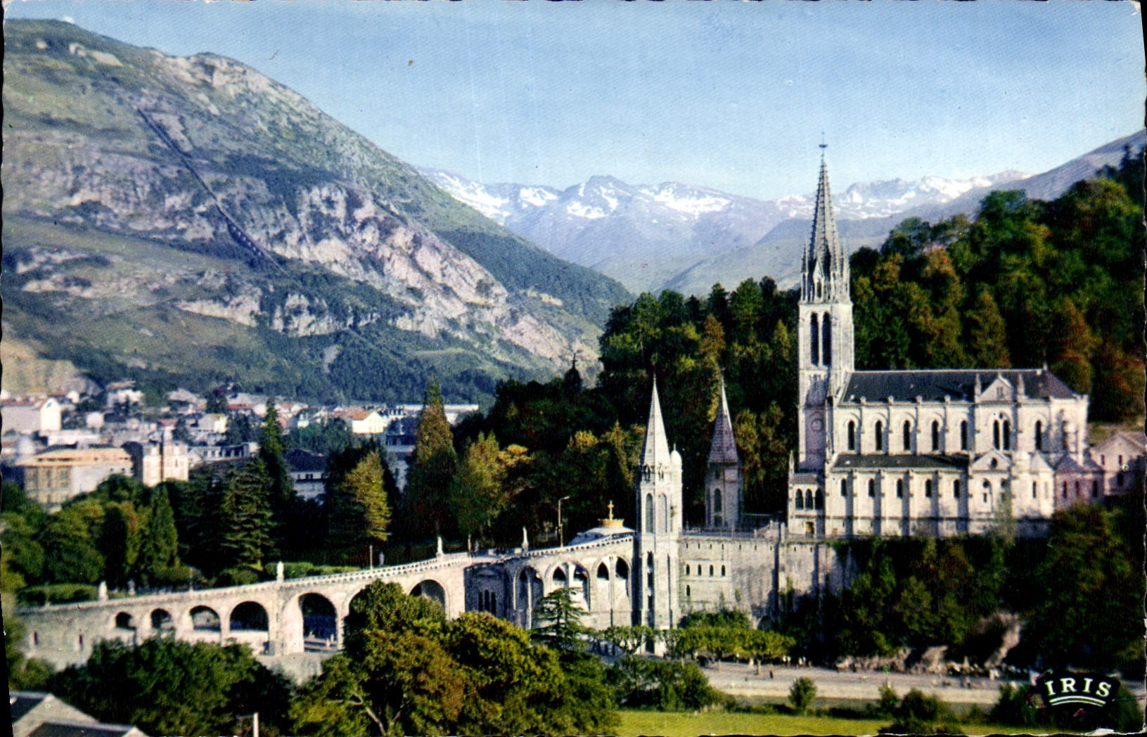 CPA Lourdes La Basilique et le Pic du Jer 