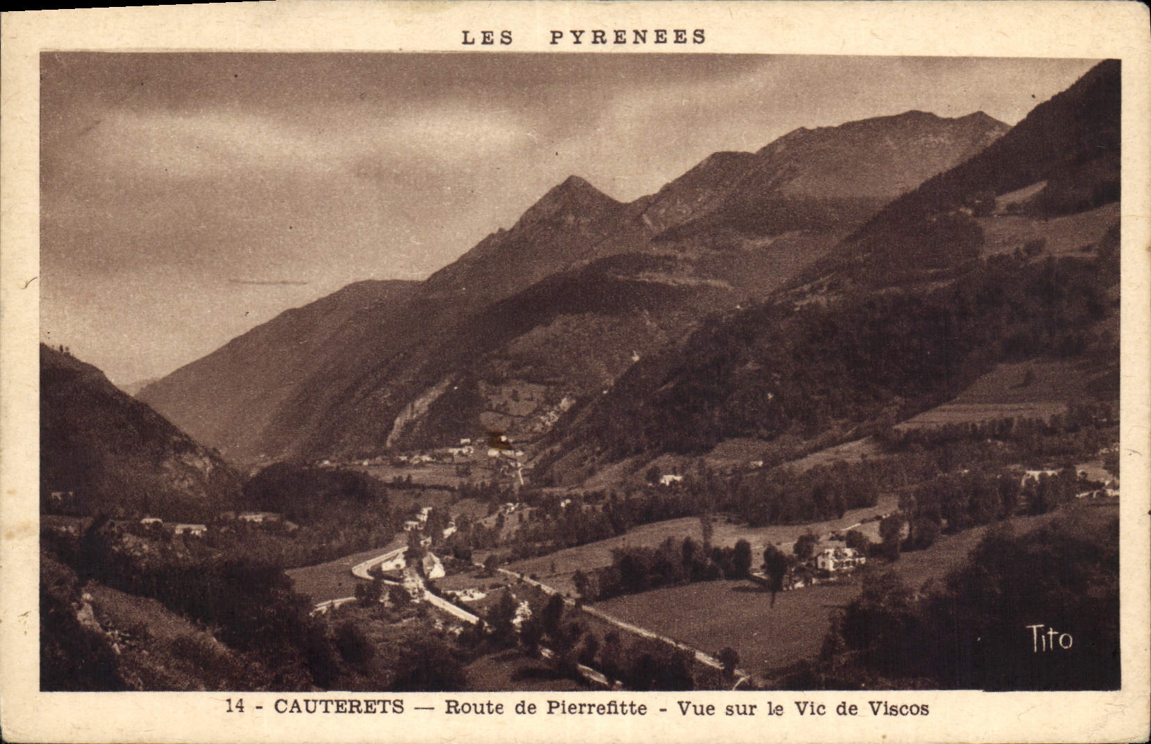 CPA Cauterets Route de Pierrefitte Vue sur le Vic de Viscos 