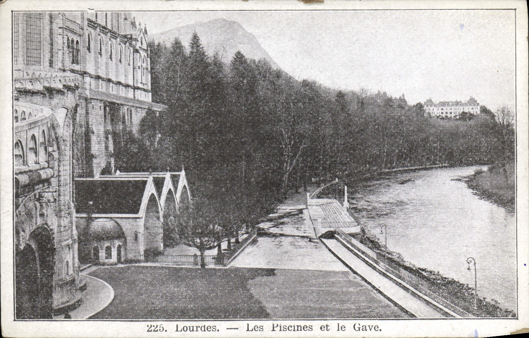 CPA Lourdes Les Piscines et le Gave 
