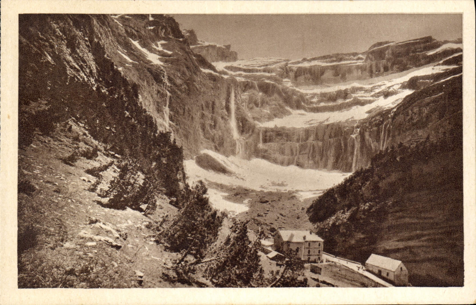 CPA Gavarnie Le Cirqie et l'Hotel 