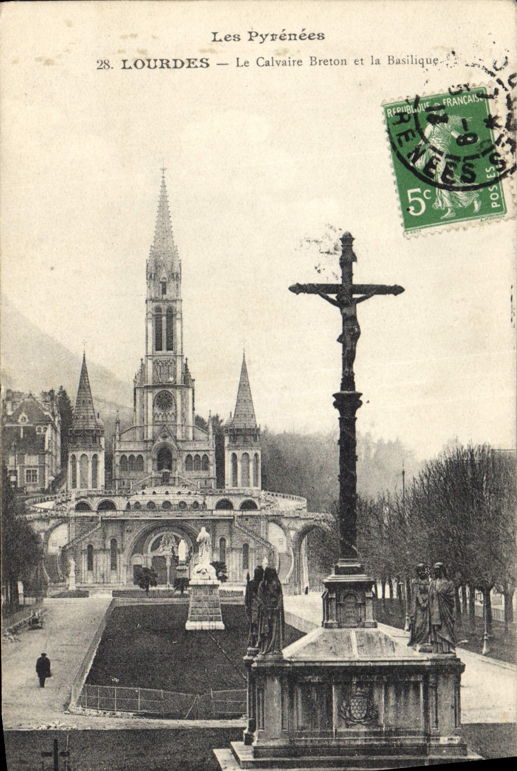 CPA Lourdes Le Calvaire Breton et la Basilique 
