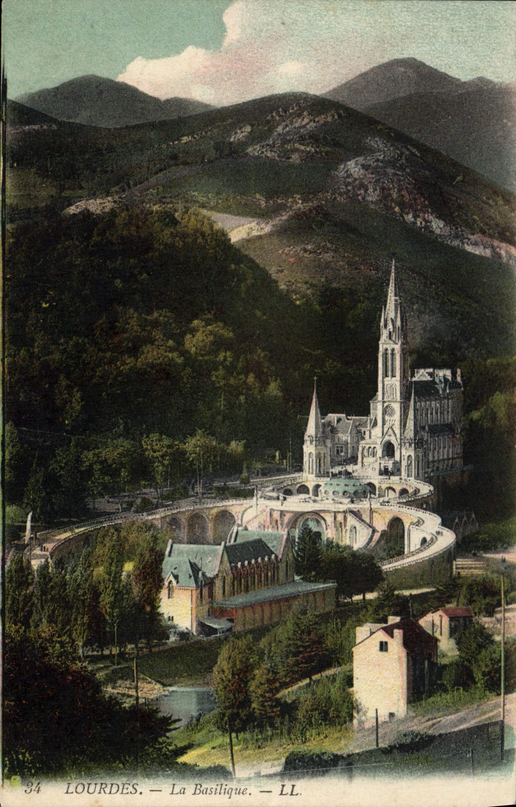 CPA Lourdes La Basilique 