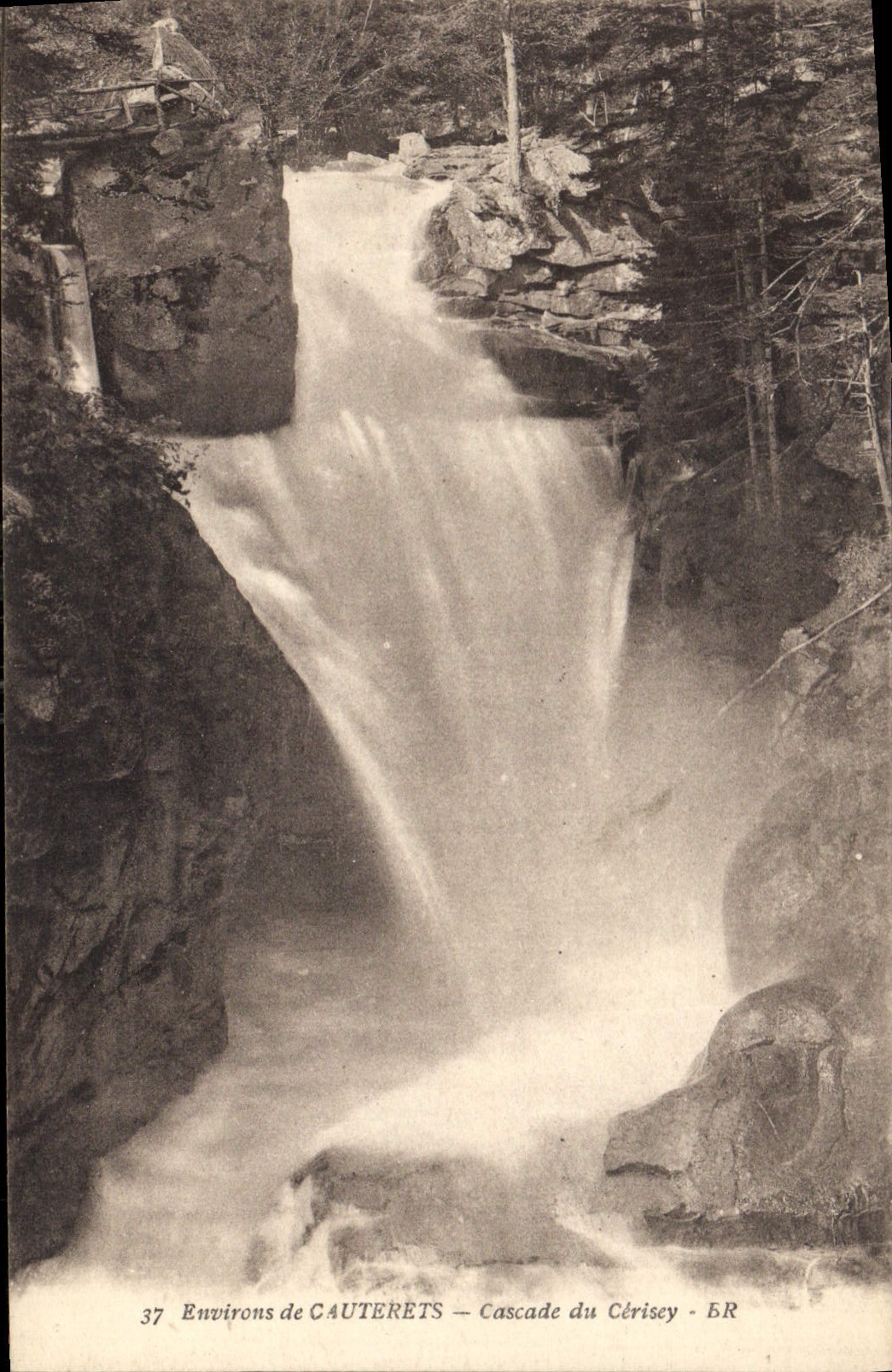 CPA Environs de Cauterets Cascade du Cerisey