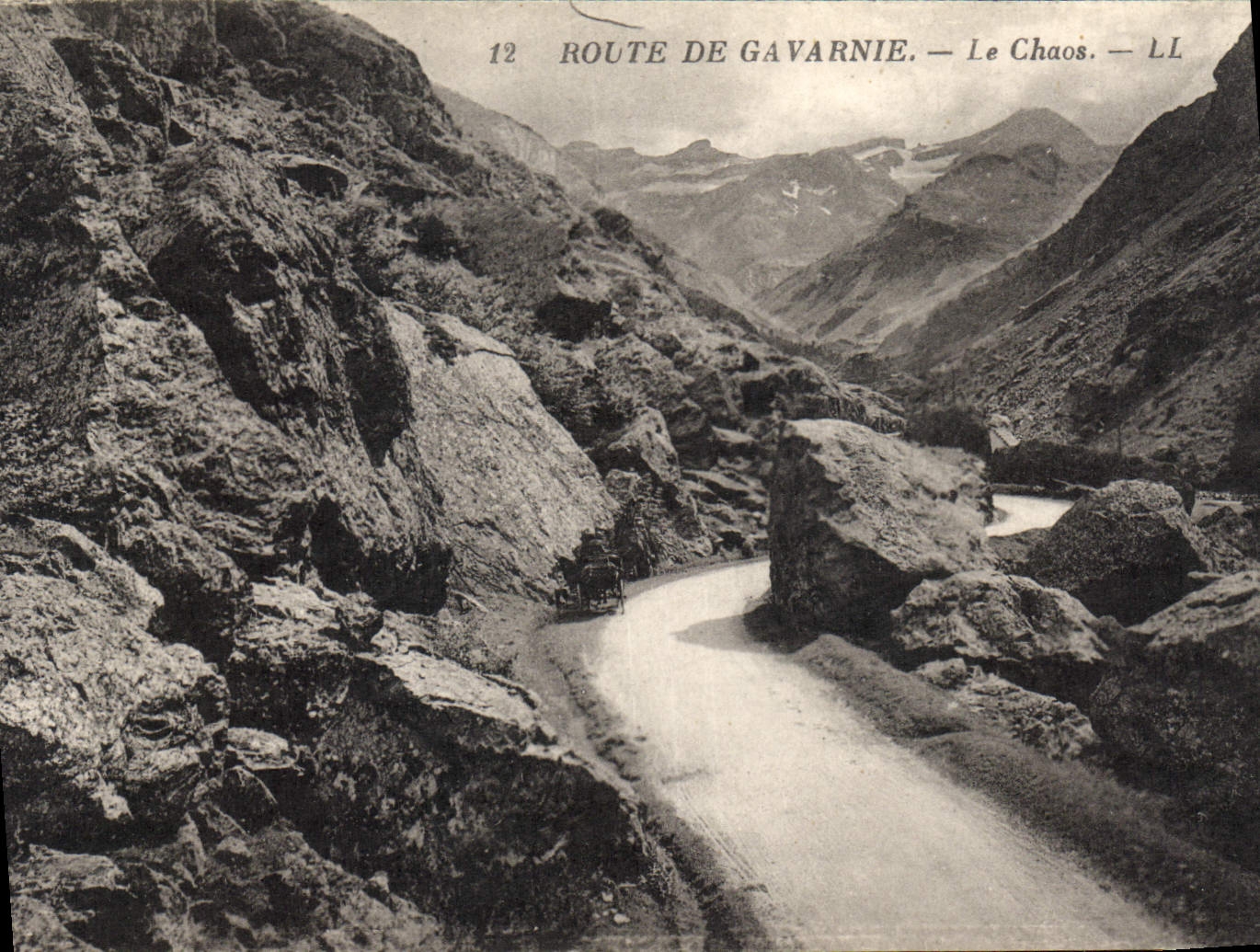 CPA Route de Gavarnie Le Chaos 