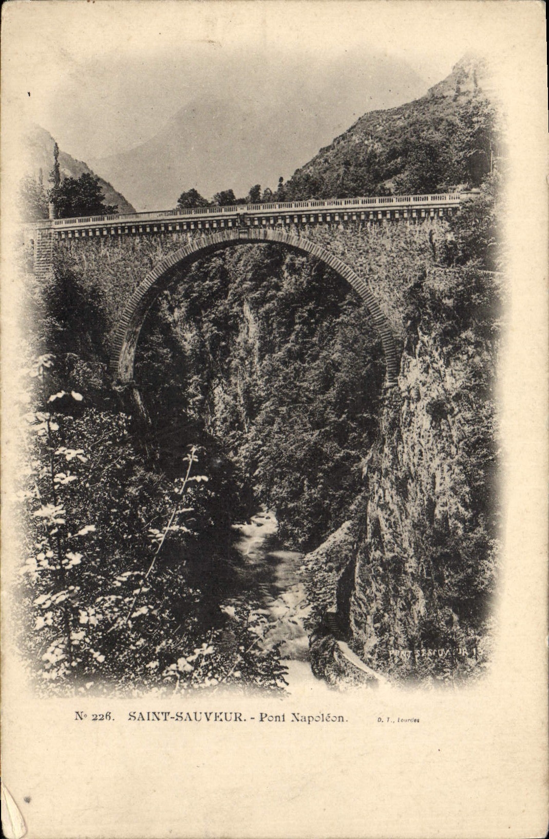 CPA Saint Sauveur Pont Napoleon