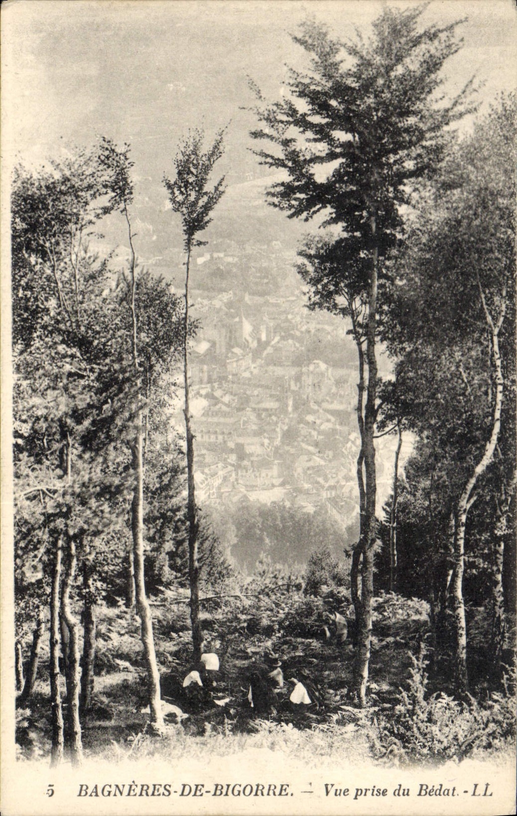 CPA Bagneres de Bigorre Vue prise du Bedat