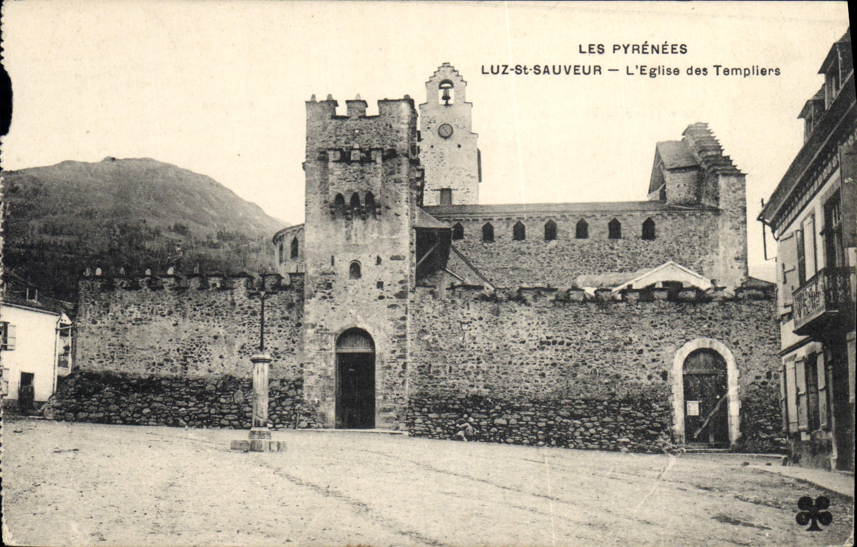 CPA Luz St Sauveur L'Eglise des Templiers 