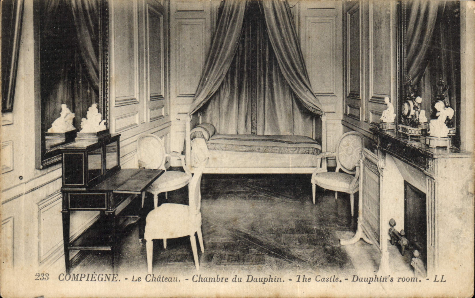 CPA Compiegne Le Chateau Chambre de Dauphin 