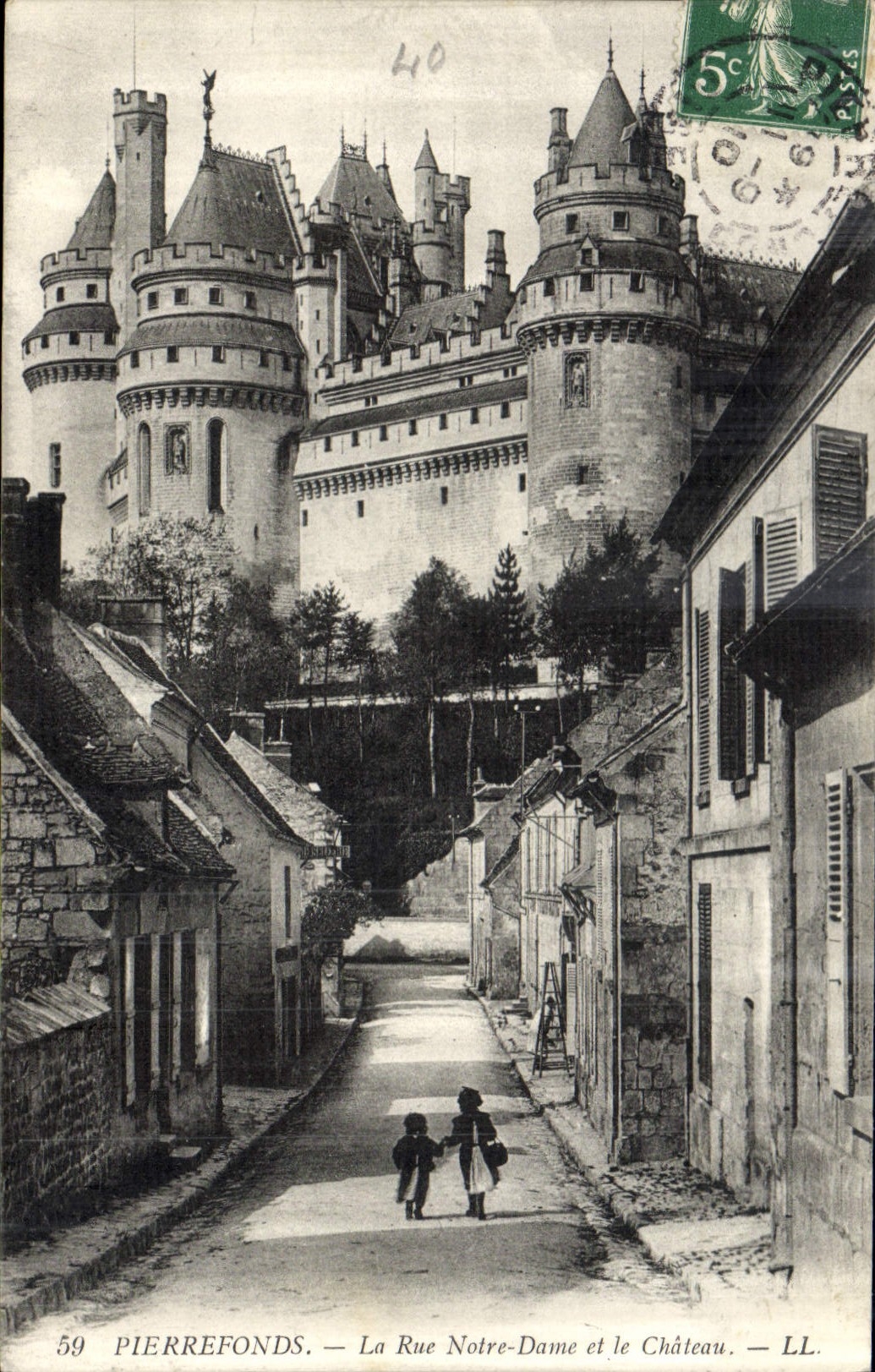 CPA Pierrefonds La Rue Notre Dame et la Chateau 