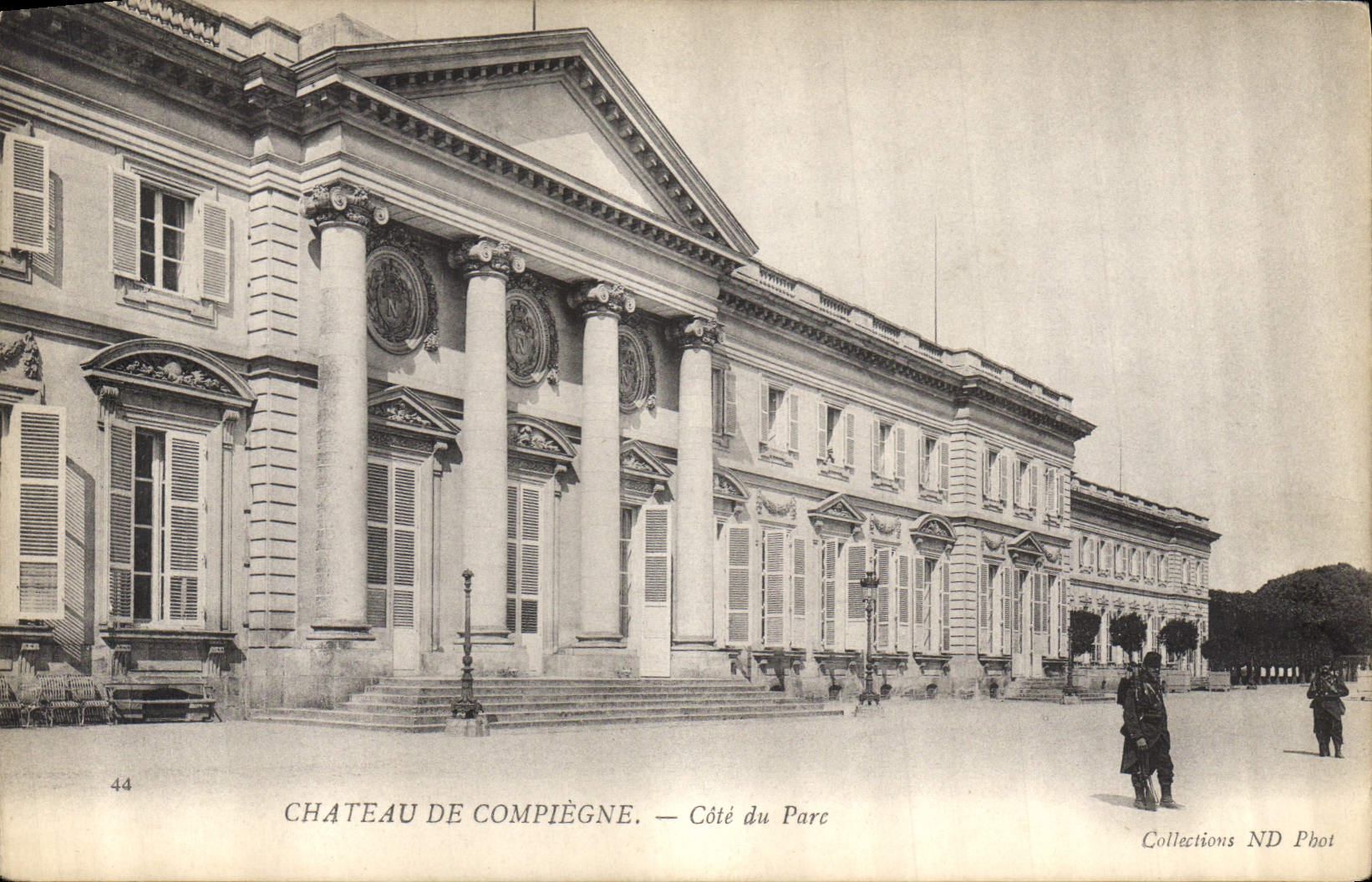 CPA Chateau de Compiegne Cote du Parc