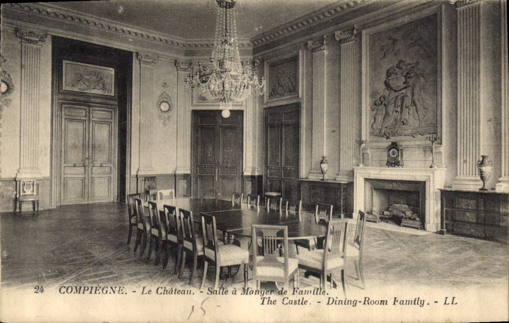CPA Compiegne Le Chateau Salle a Manger de Familie