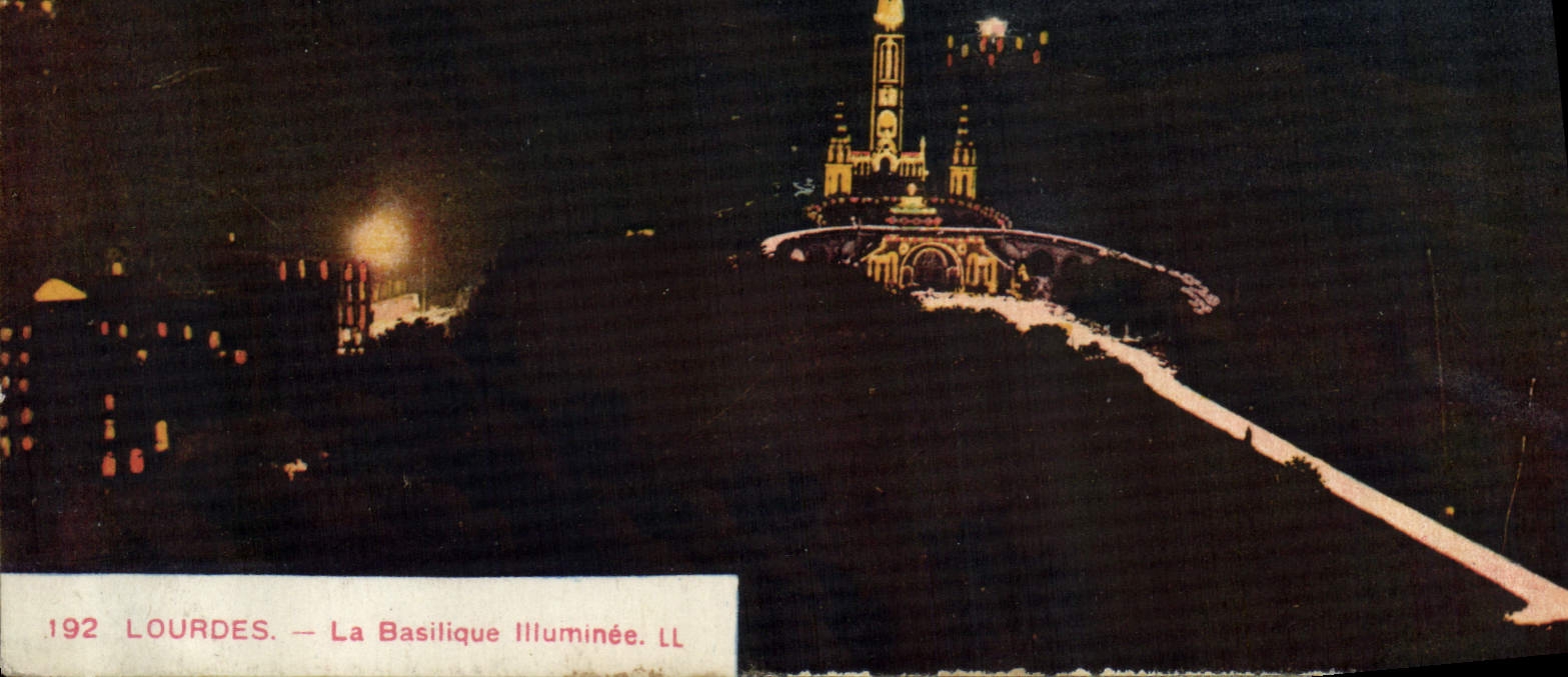 CPA Lourdes La Basilique Illuminee 