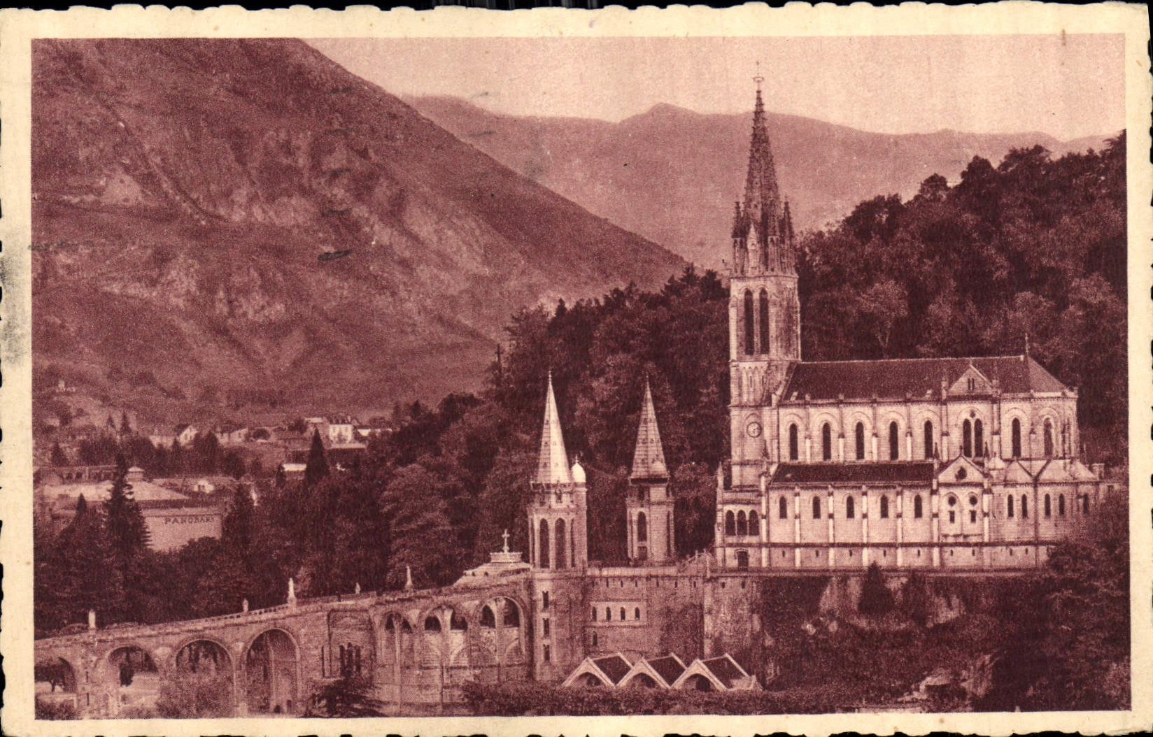 CPA Lourdes La Basilique et le Pic du Jer 