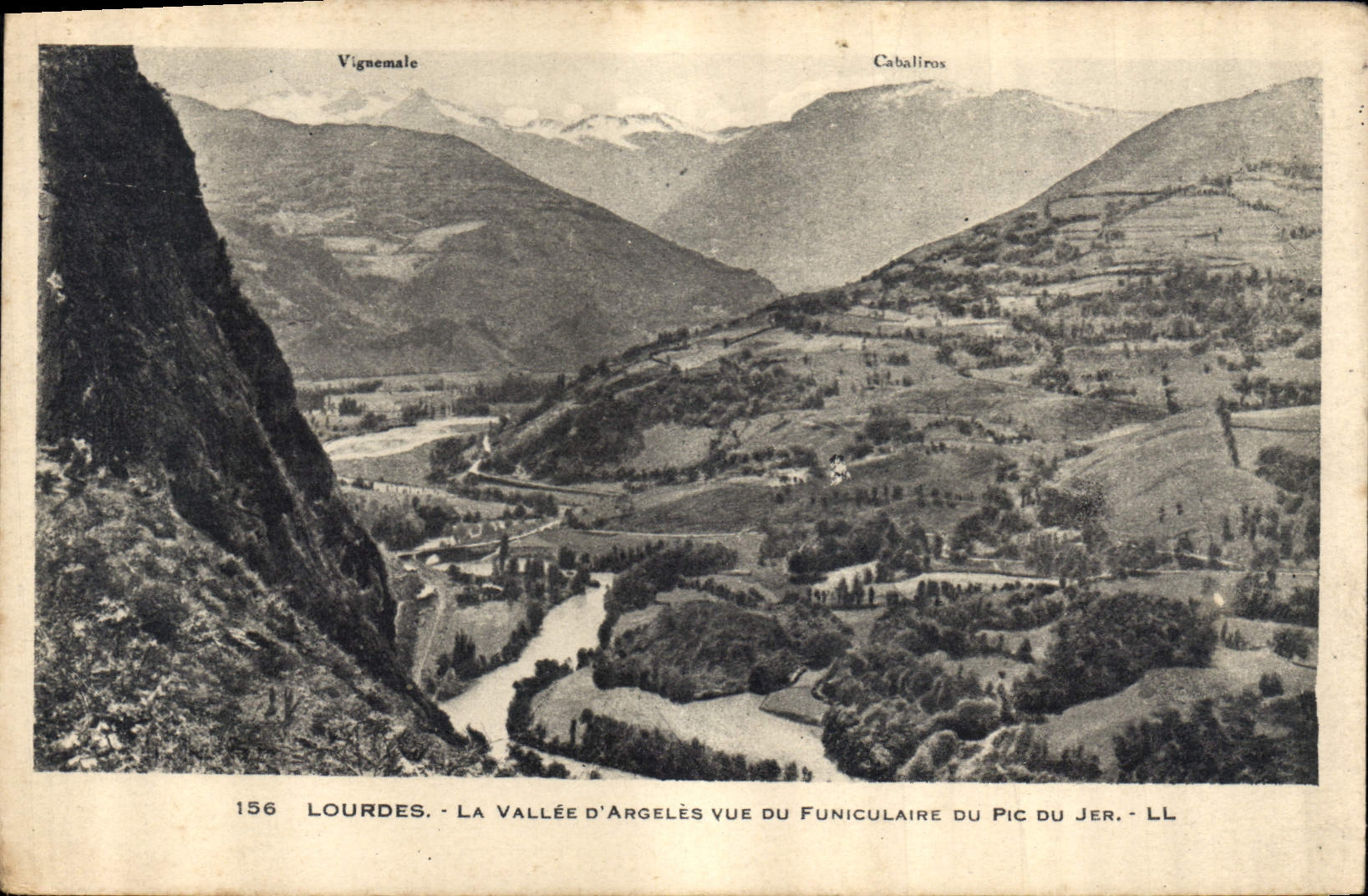 CPA Lourdes La Vallee d'Argeles vue du Funiculaire du Pic du Jer 