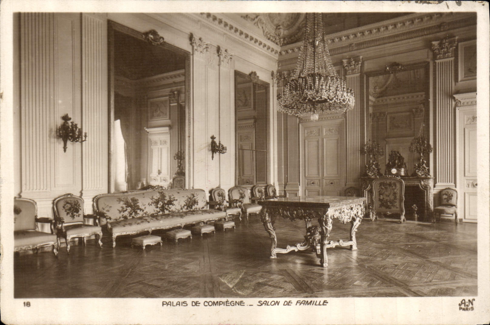 CPA Palais de Compiegne Salon de Famille