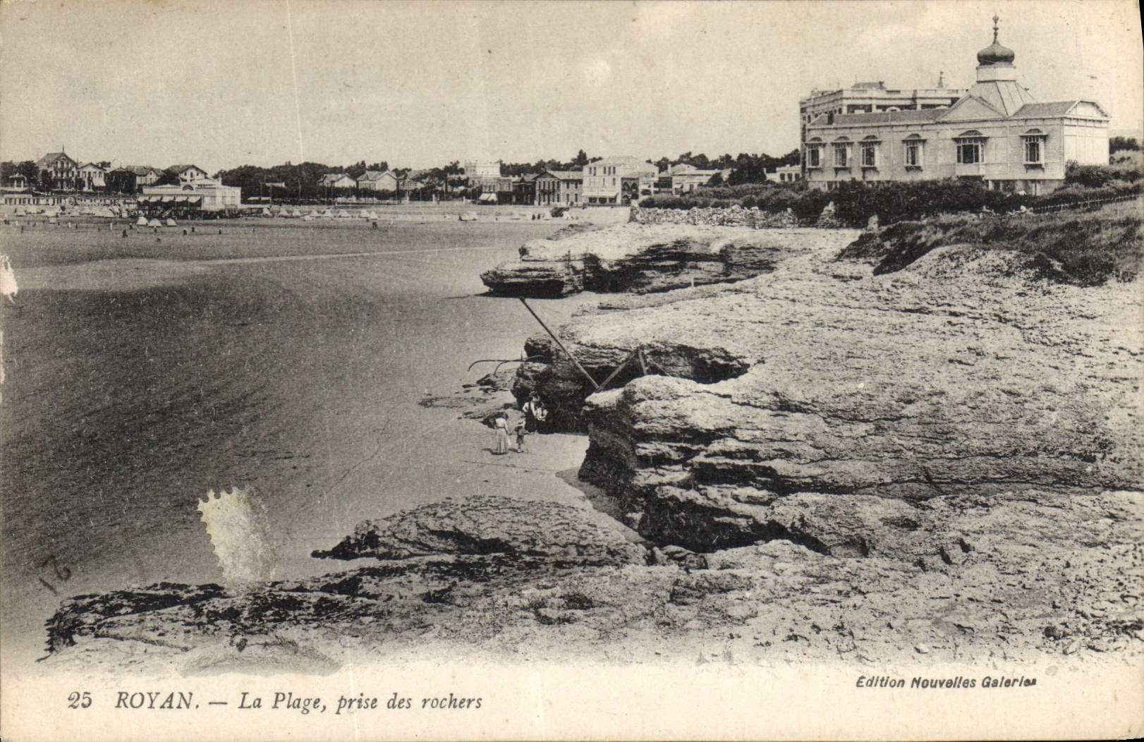 CPA Royan La Plage prise des Rochers 