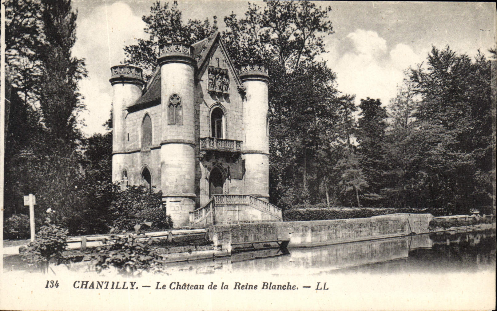 CPA Chantilly Le Chateau de la Reine Blanche 