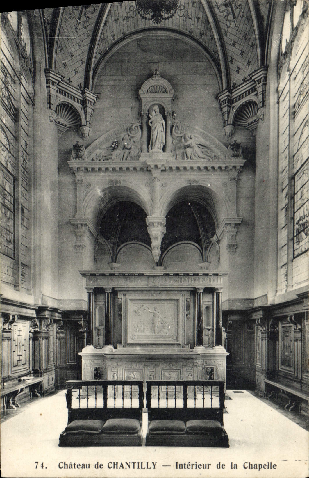 CPA Chateau de Chantilly Interieur de la Chapelle 