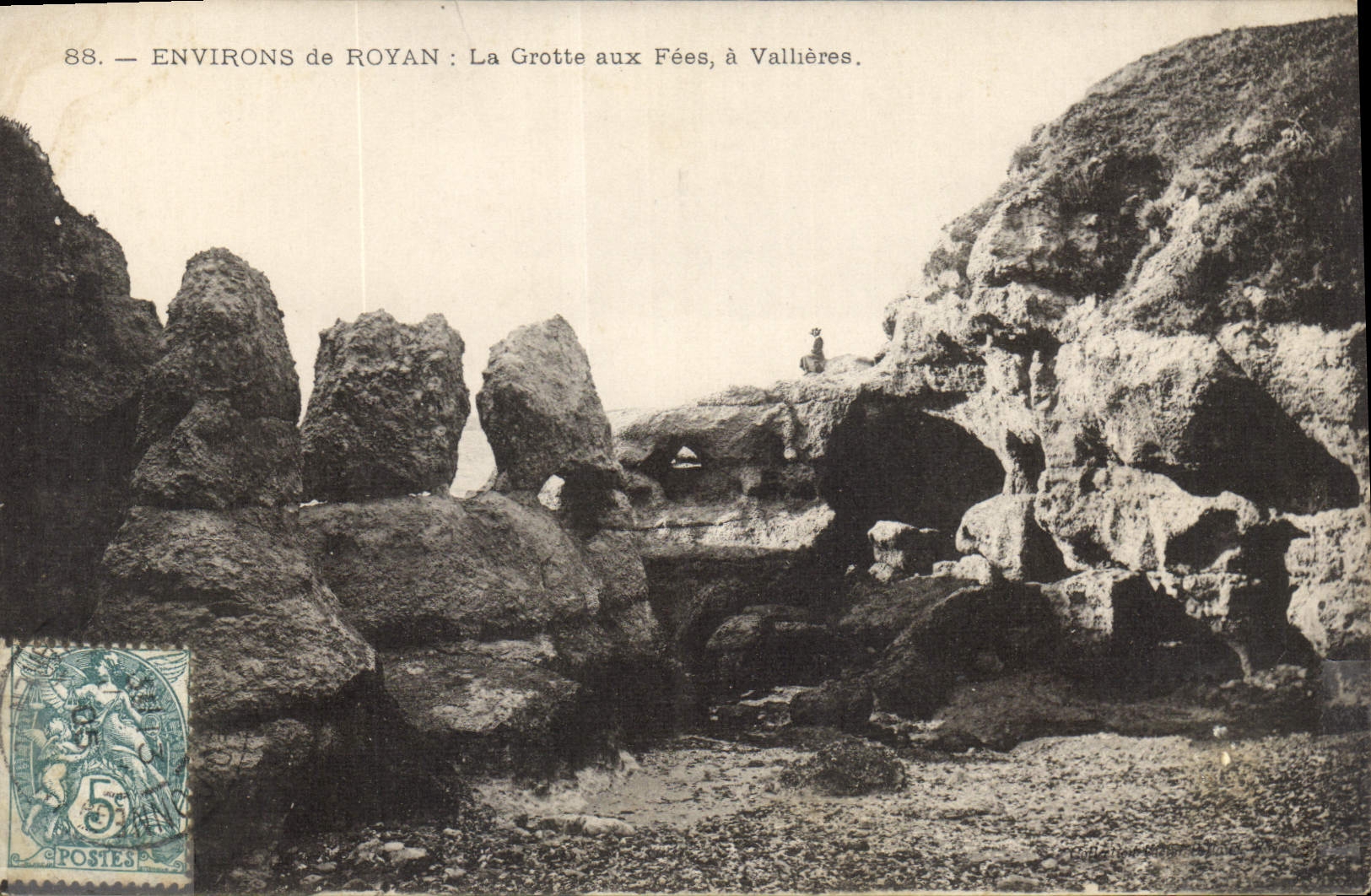 CPA Environs de Royan La Grotte aux Fees a Vallieres 