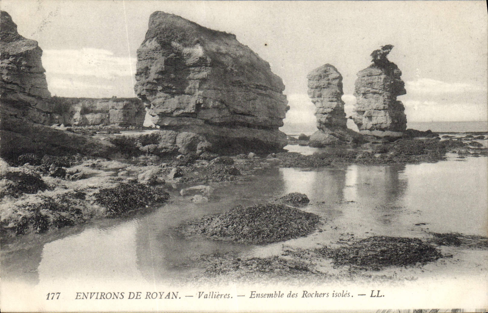 CPA Environs de Royan Vallieres Ensembles des Rochers isoles