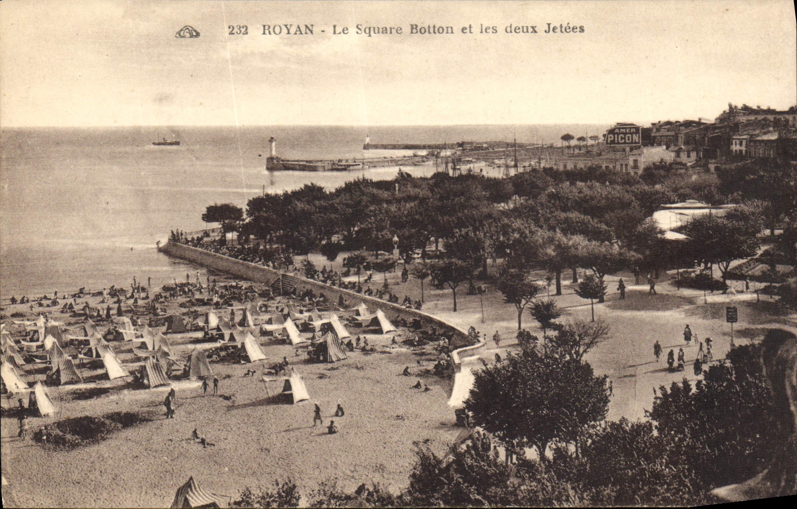 CPA Royan Le Square Botton et les deux Jetees