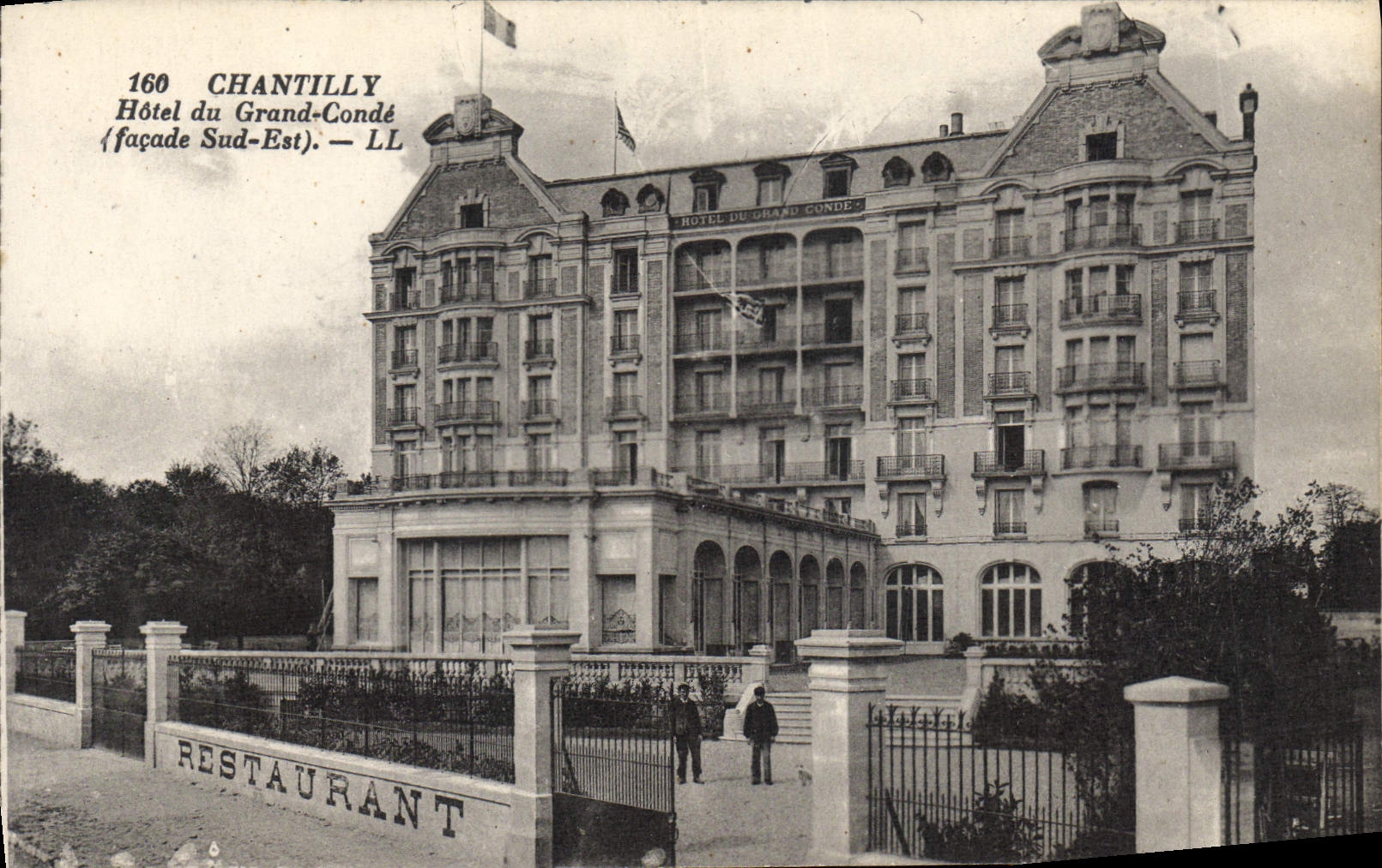 CPA Chantilly Hotel du Grand Conde facade Sud Est 